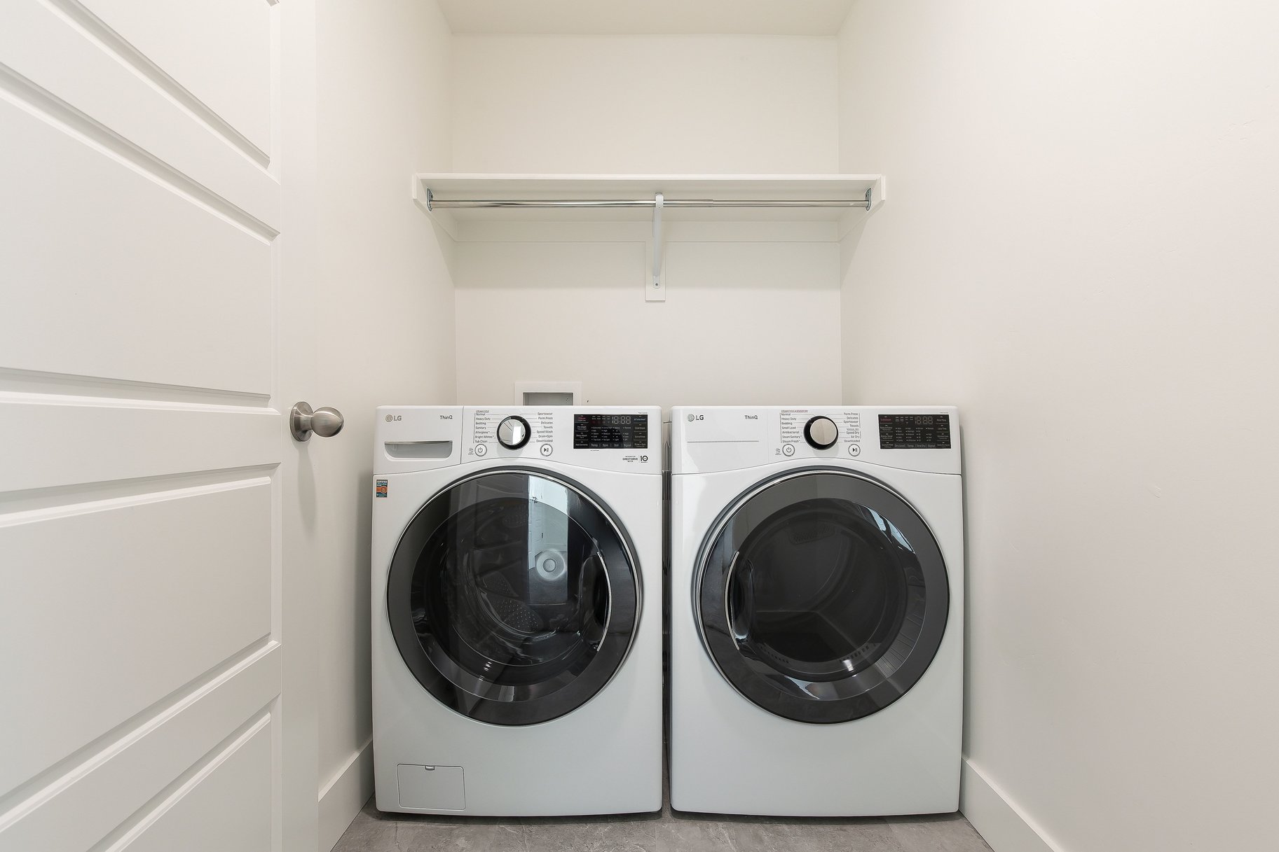  Stylish End-Unit Townhome - 物件實景