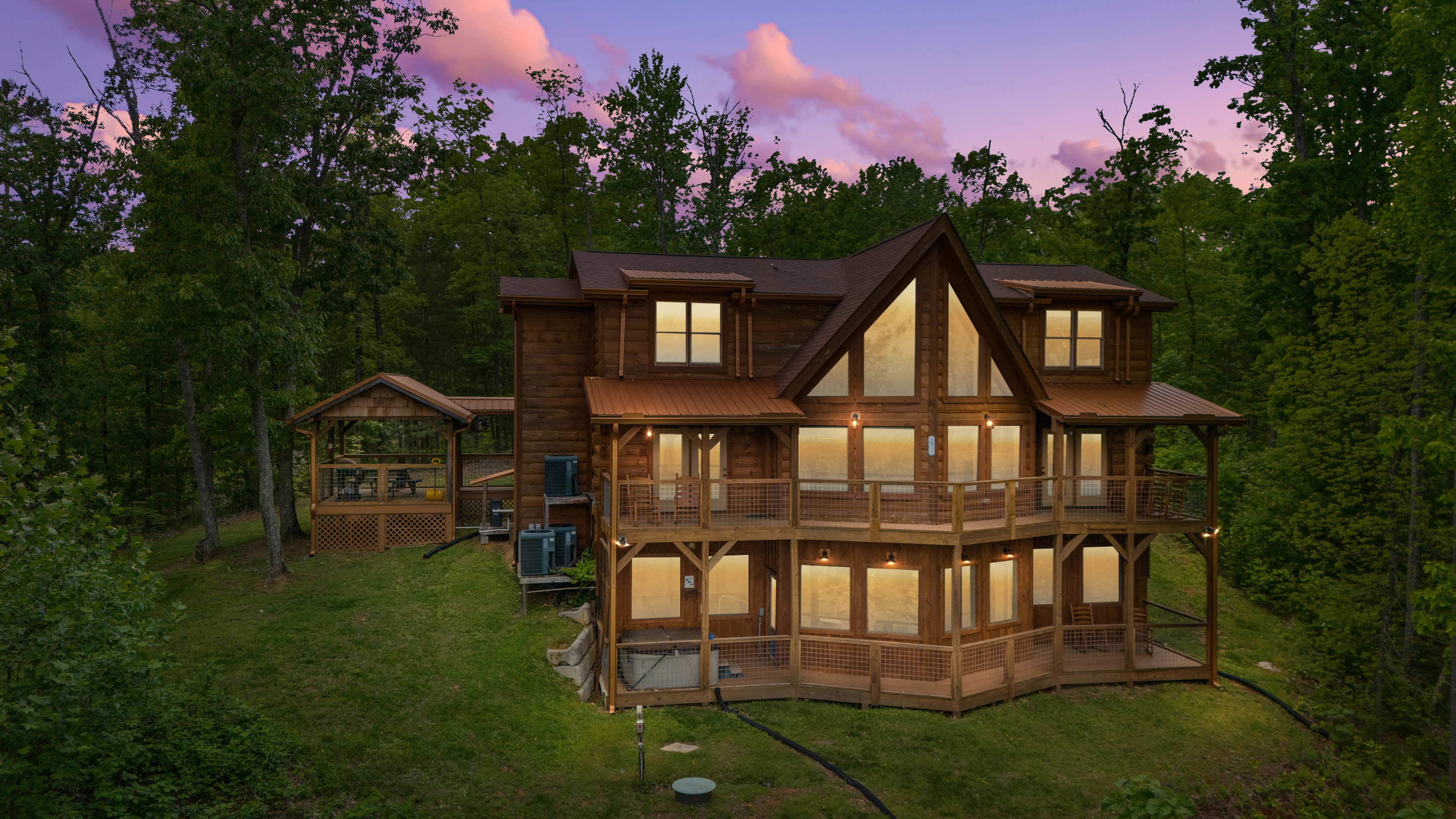 Sevierville, Tennessee, 37862, United States, 5 Bedrooms Bedrooms, ,7 BathroomsBathrooms,Residential,For Sale,1977744