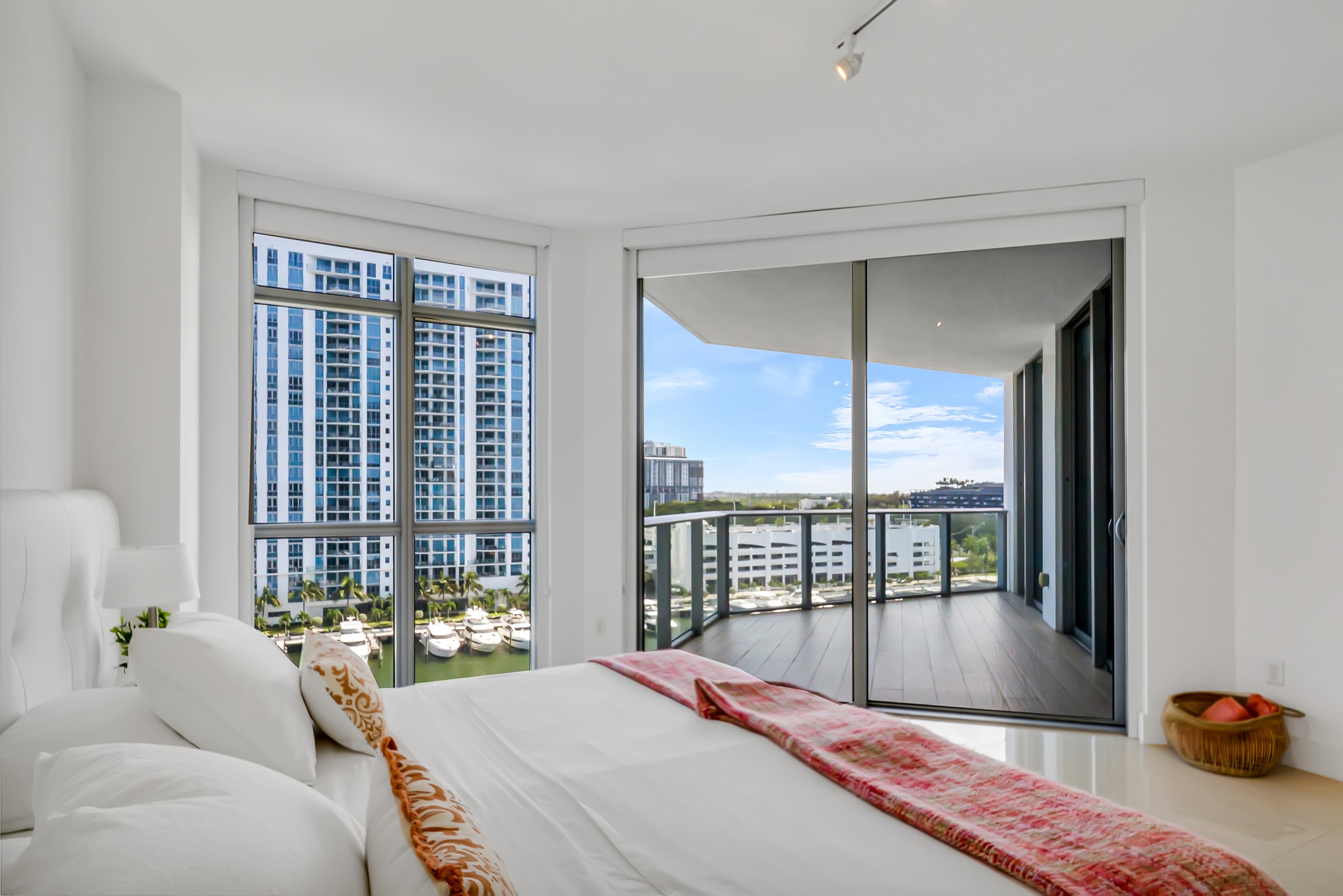  17301 Biscayne Blvd, North Miami Beach, FL, 33160 - 物件實景