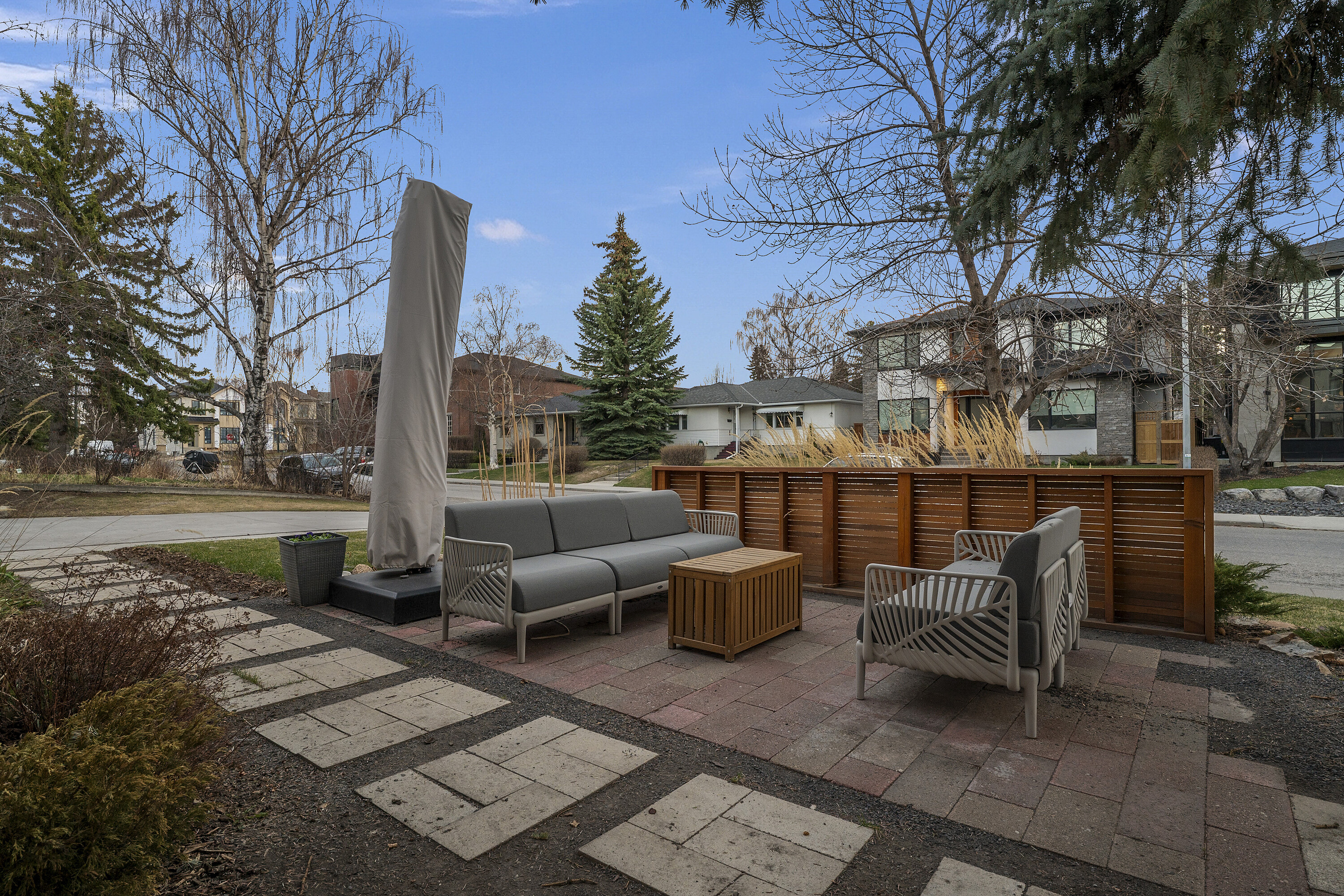  4208 15 Street SW - 物件實景