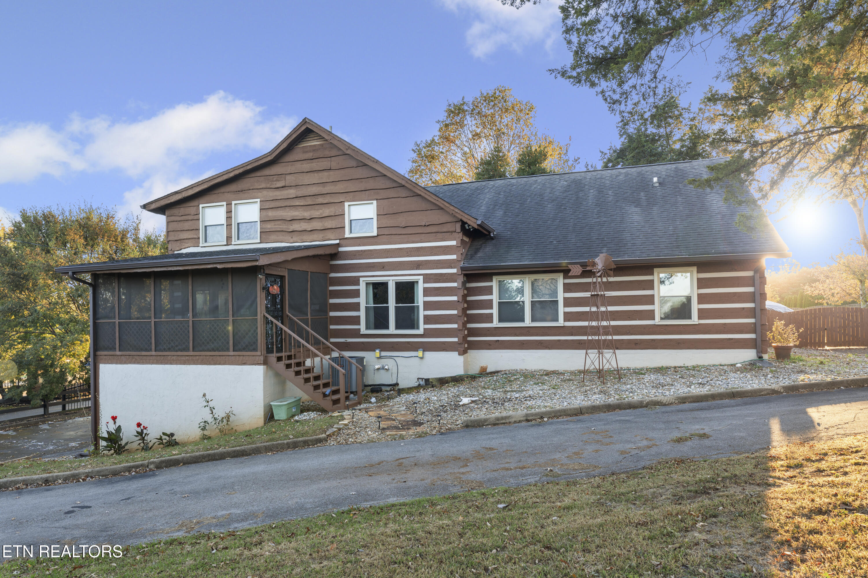 Knoxville, Tennessee, 37922, United States, 4 Bedrooms Bedrooms, ,4 BathroomsBathrooms,Residential,For Sale,1977894