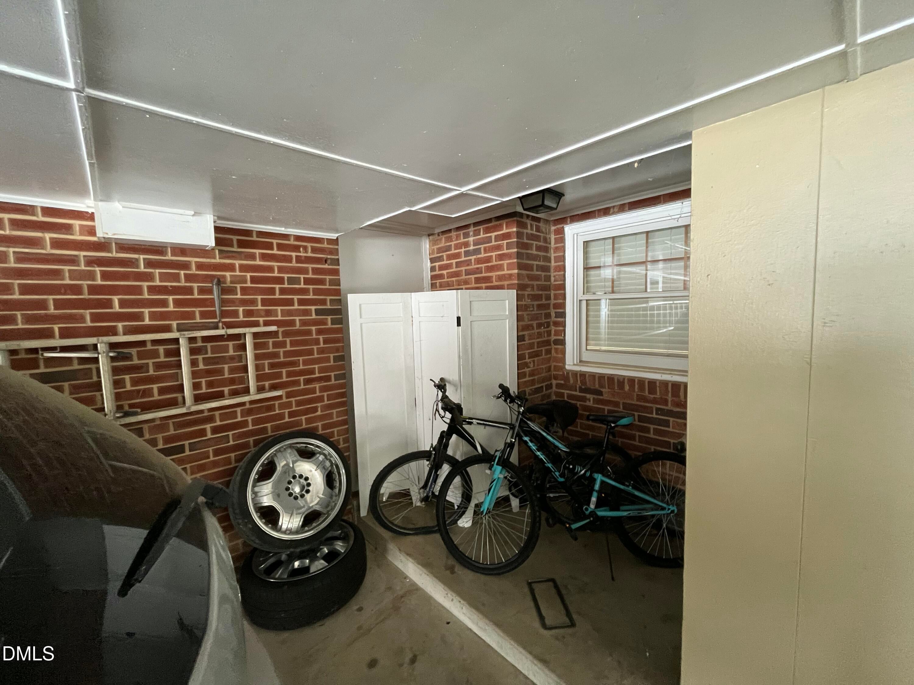 Burlington, North Carolina, 27215, United States, 6 Bedrooms Bedrooms, ,5 BathroomsBathrooms,Residential,For Sale,1999831