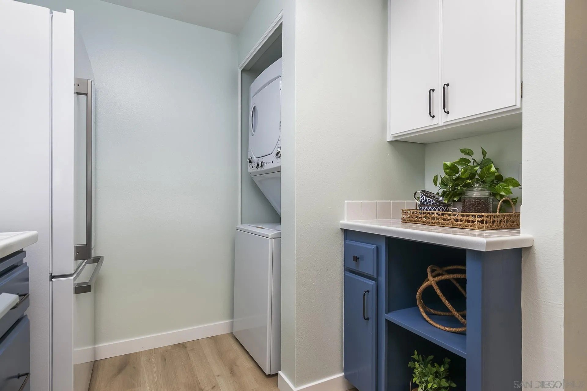 San Diego, California, 92110, United States, 1 Bedroom Bedrooms, ,1 BathroomBathrooms,Residential,For Sale,1970133