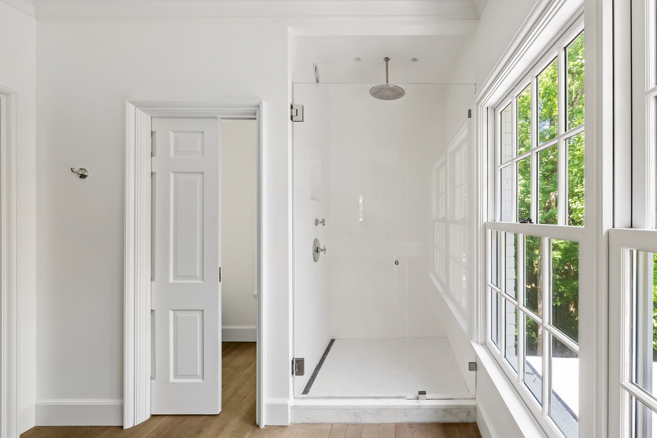  Timeless Architecture and Modern Livability Converge in Tuxedo Park Home - 物件實景