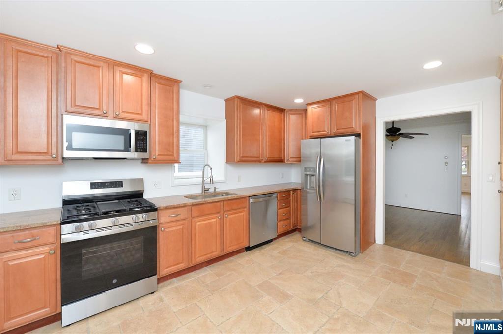 Mahwah, New Jersey, 07430, United States, 4 Bedrooms Bedrooms, ,3 BathroomsBathrooms,Residential,For Sale,1989324