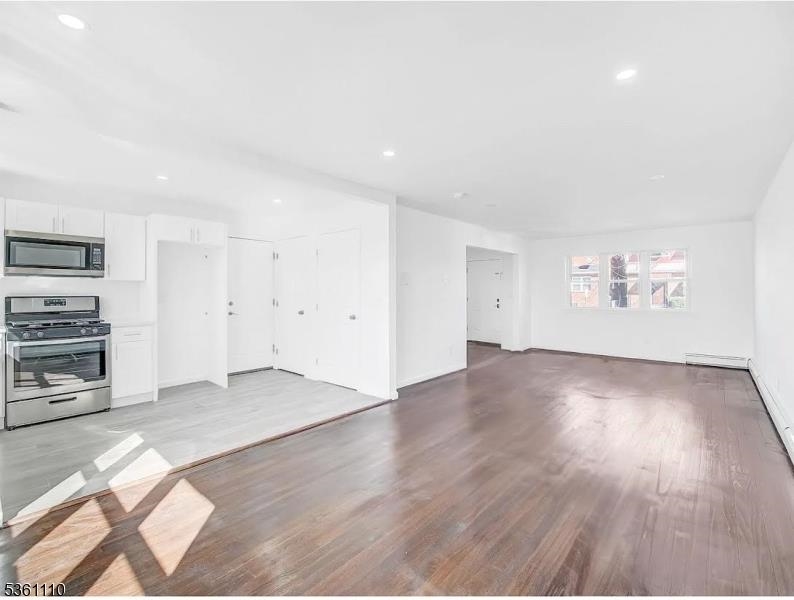 Jersey City, New Jersey, 07305, United States, 4 Bedrooms Bedrooms, ,2 BathroomsBathrooms,Residential,For Sale,1917013
