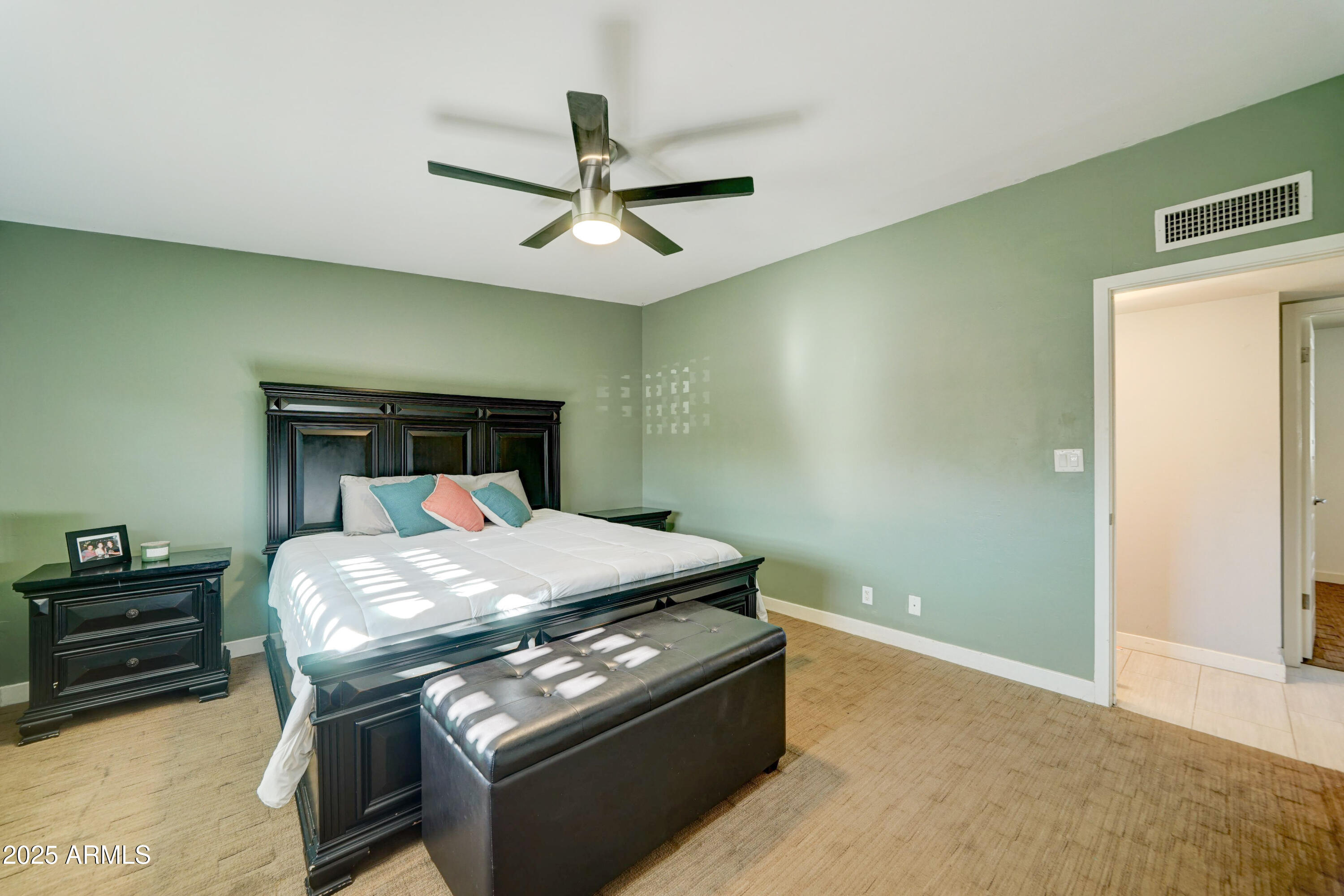 Phoenix, Arizona, 85028, United States, 4 Bedrooms Bedrooms, ,3 BathroomsBathrooms,Residential,For Sale,1989042