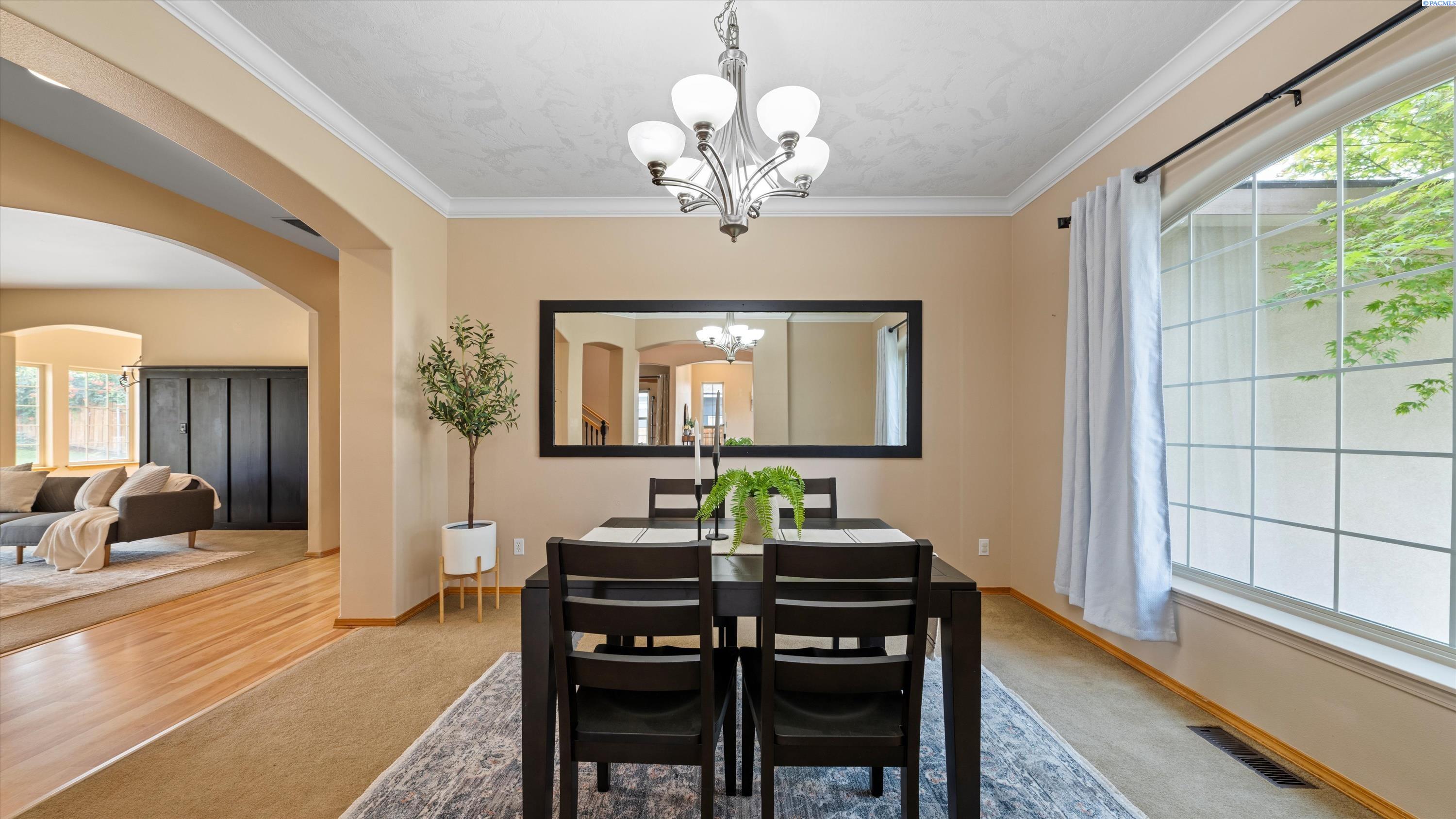 Richland, Washington, 99352, United States, 4 Bedrooms Bedrooms, ,3 BathroomsBathrooms,Residential,For Sale,1940830