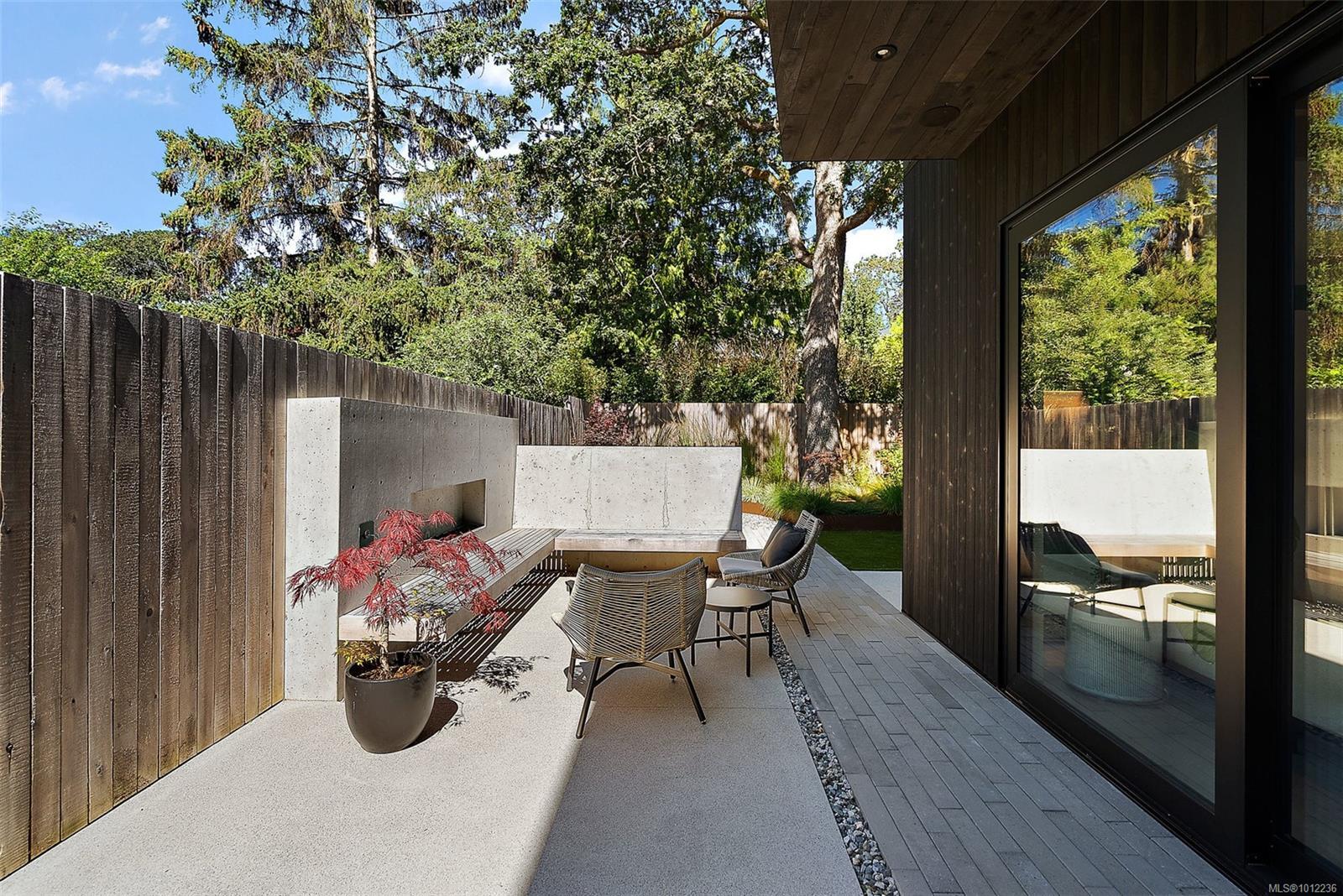 VICTORIA, British Columbia, V8S 4A6, CA, 6 Bedrooms Bedrooms, ,Residential,For Sale,1948300