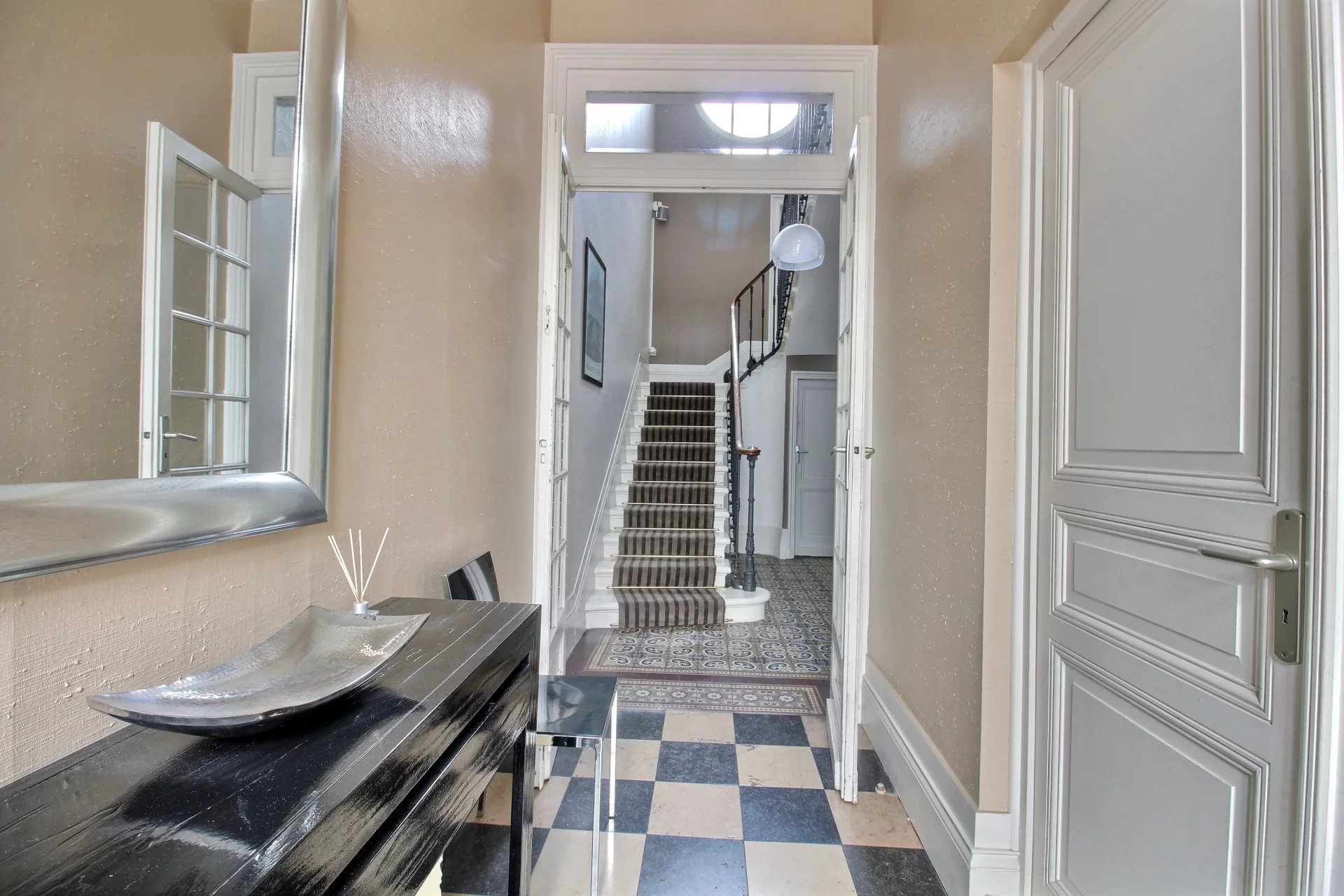 Bordeaux, New Aquitaine, 33000, FR, 6 Bedrooms Bedrooms, ,4 BathroomsBathrooms,Residential,For Sale,1254015