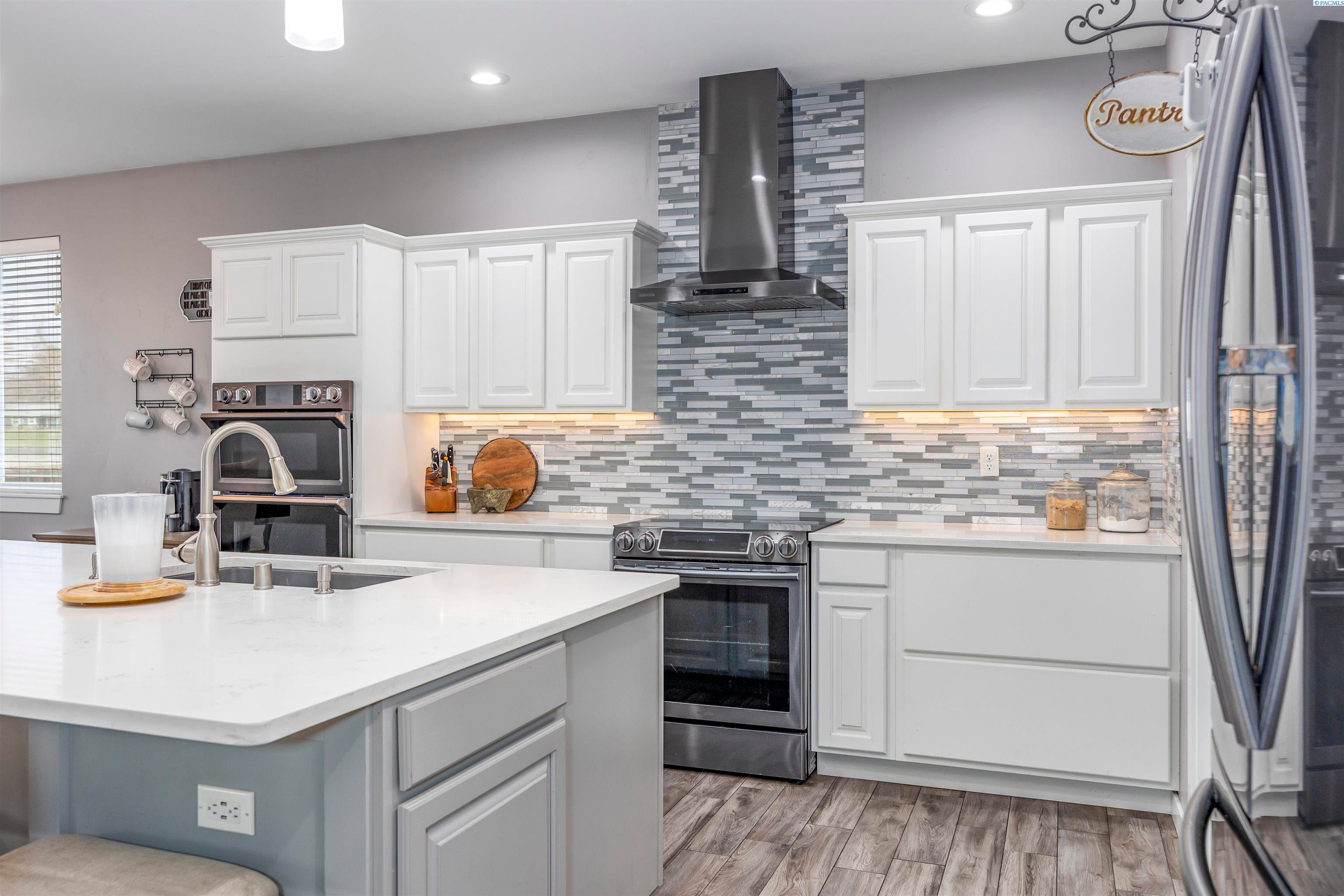 Pasco, Washington, 99301, United States, 6 Bedrooms Bedrooms, ,3 BathroomsBathrooms,Residential,For Sale,2005744