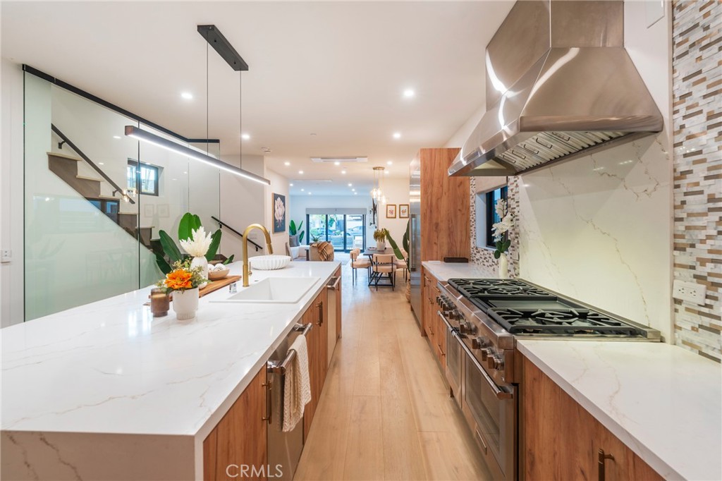 Huntington Beach, California, 92648, United States, 3 Bedrooms Bedrooms, ,5 BathroomsBathrooms,Residential,For Sale,2003455