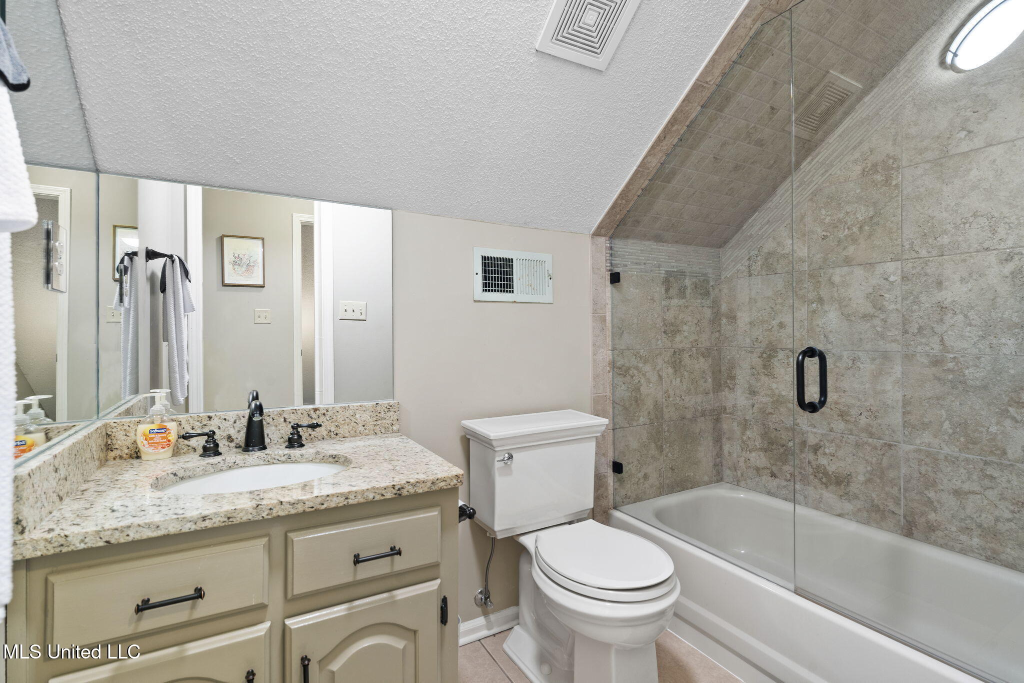 Olive Branch, Mississippi, 38654, United States, 5 Bedrooms Bedrooms, ,3 BathroomsBathrooms,Residential,For Sale,1898355