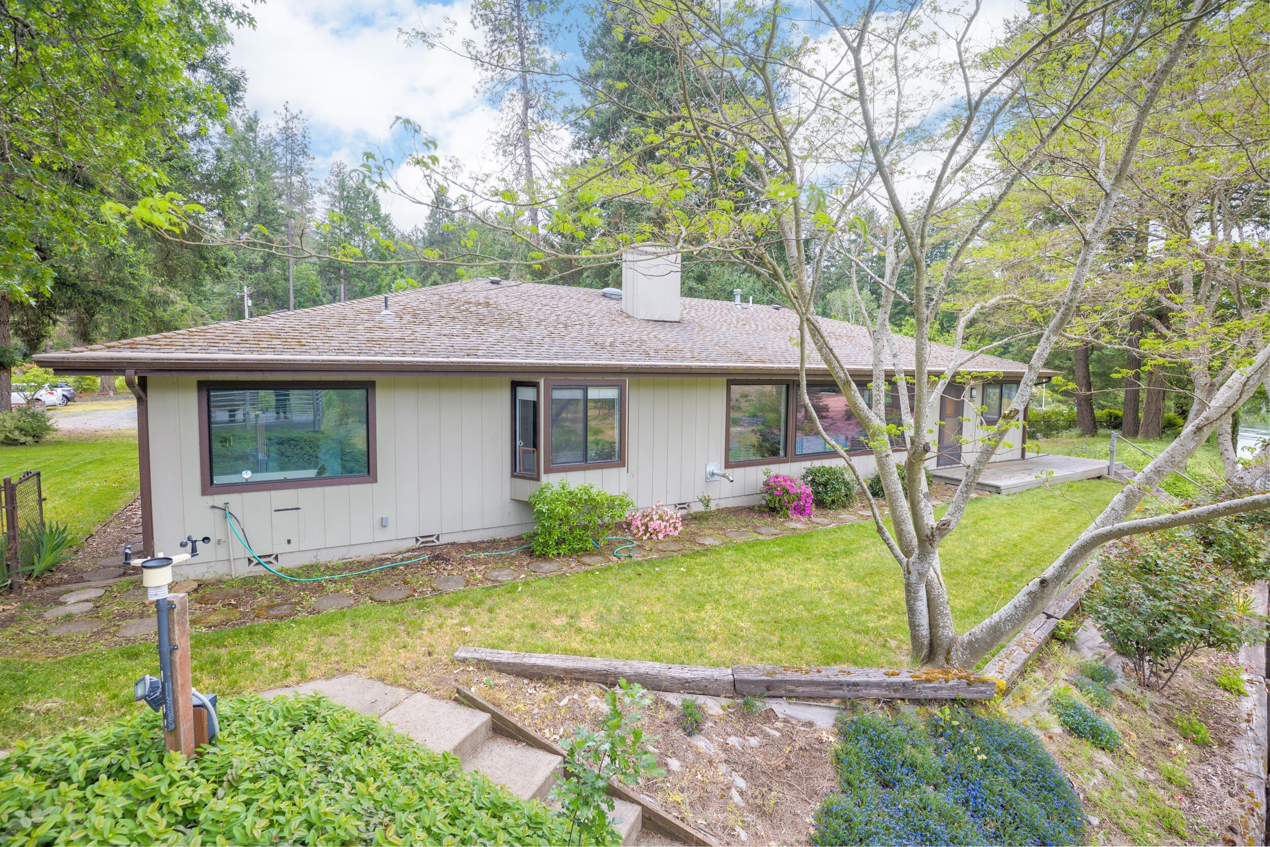 Grants Pass, Oregon, 97527, United States, 3 Bedrooms Bedrooms, ,3 BathroomsBathrooms,Residential,For Sale,1822817
