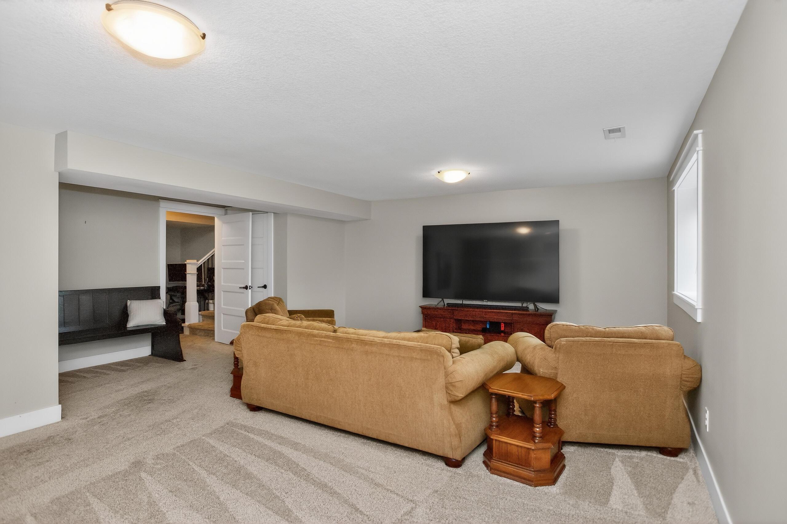 Ames, Iowa, 50014, United States, 5 Bedrooms Bedrooms, ,4 BathroomsBathrooms,Residential,For Sale,2006448