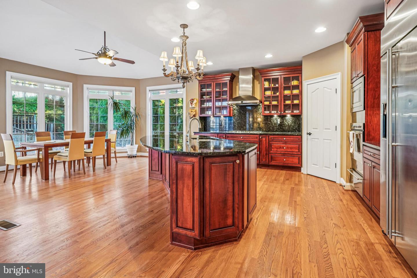 North Bethesda, Maryland, 20852, United States, 5 Bedrooms Bedrooms, ,5 BathroomsBathrooms,Residential,For Sale,1991971