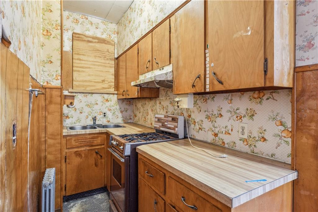 Providence, Rhode Island, 02905, United States, 6 Bedrooms Bedrooms, ,3 BathroomsBathrooms,Residential,For Sale,1928743