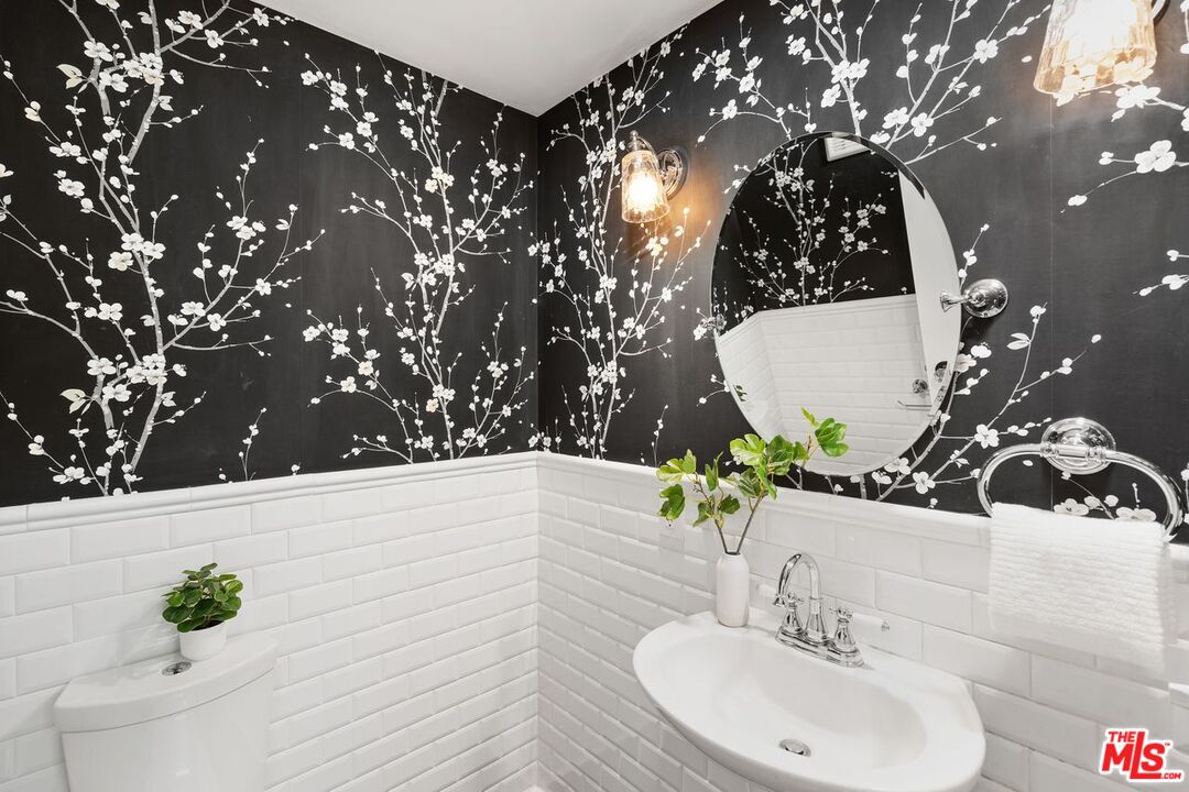 Los Angeles, California, 90077, United States, 3 Bedrooms Bedrooms, ,3 BathroomsBathrooms,Residential,For Sale,1933289