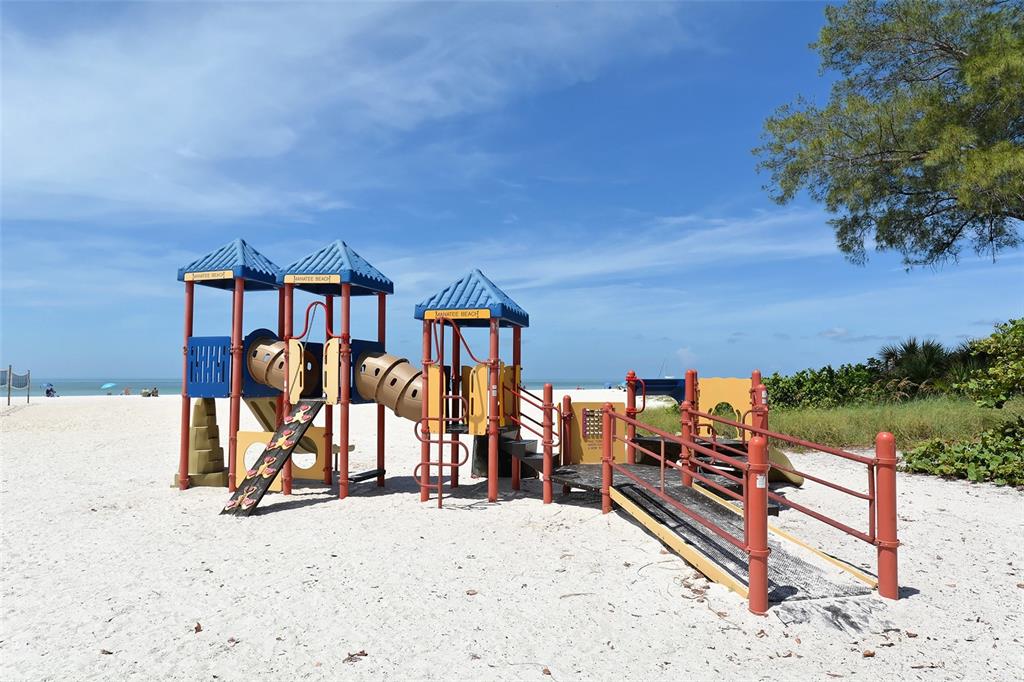 Bradenton, Florida, 34210, United States, 2 Bedrooms Bedrooms, ,3 BathroomsBathrooms,Residential,For Sale,1793424