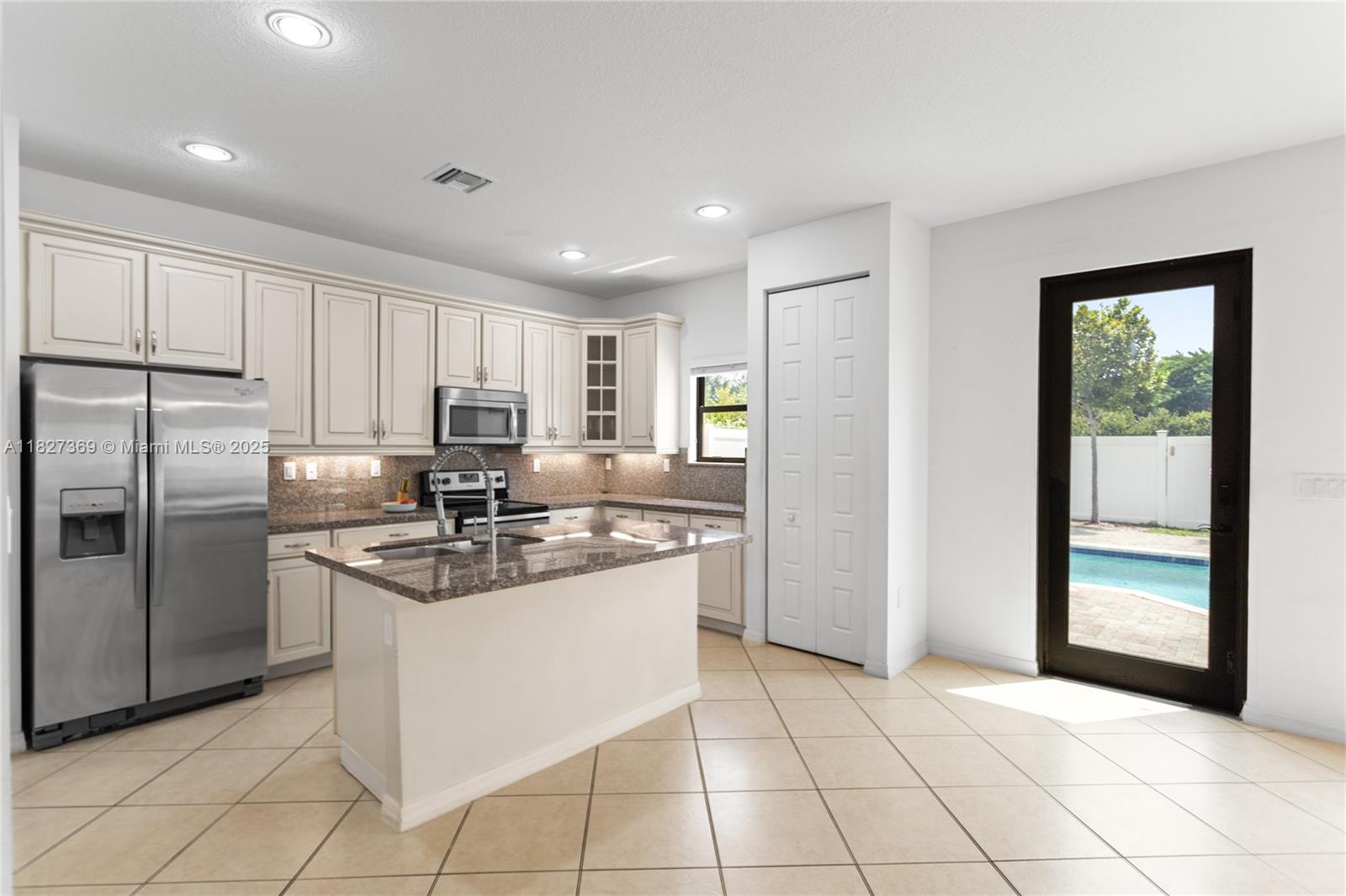 Miami, Florida, 33179, United States, 3 Bedrooms Bedrooms, ,3 BathroomsBathrooms,Residential,For Sale,1868662