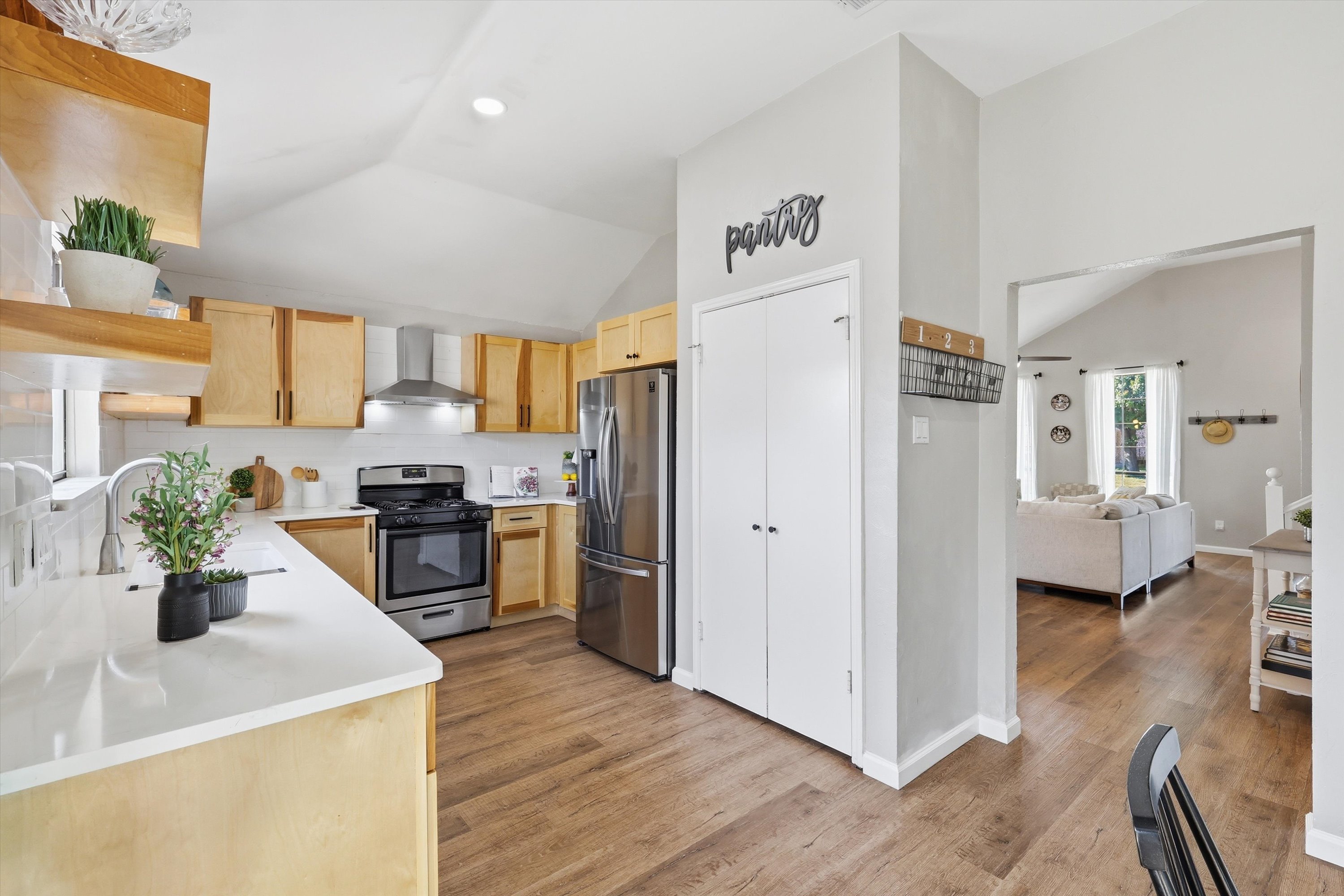  Beautifully Updated in Rowlett with a 2.75% Assumable FHA Loan - 物件實景