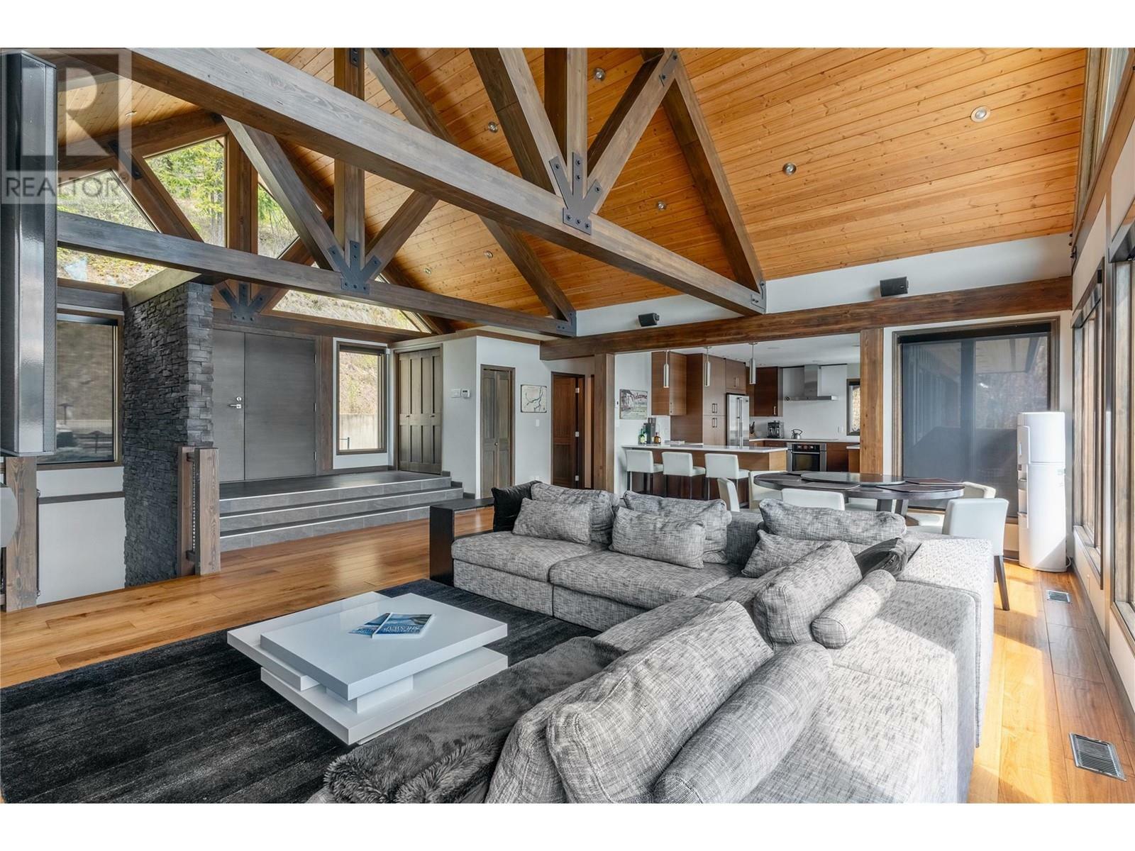 ANGLEMONT, British Columbia, V0E 1M8, CA, 5 Bedrooms Bedrooms, ,4 BathroomsBathrooms,Residential,For Sale,1838745