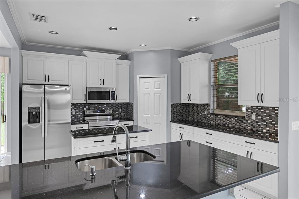 Apopka, Florida, 32712, United States, 5 Bedrooms Bedrooms, ,5 BathroomsBathrooms,Residential,For Sale,1806411