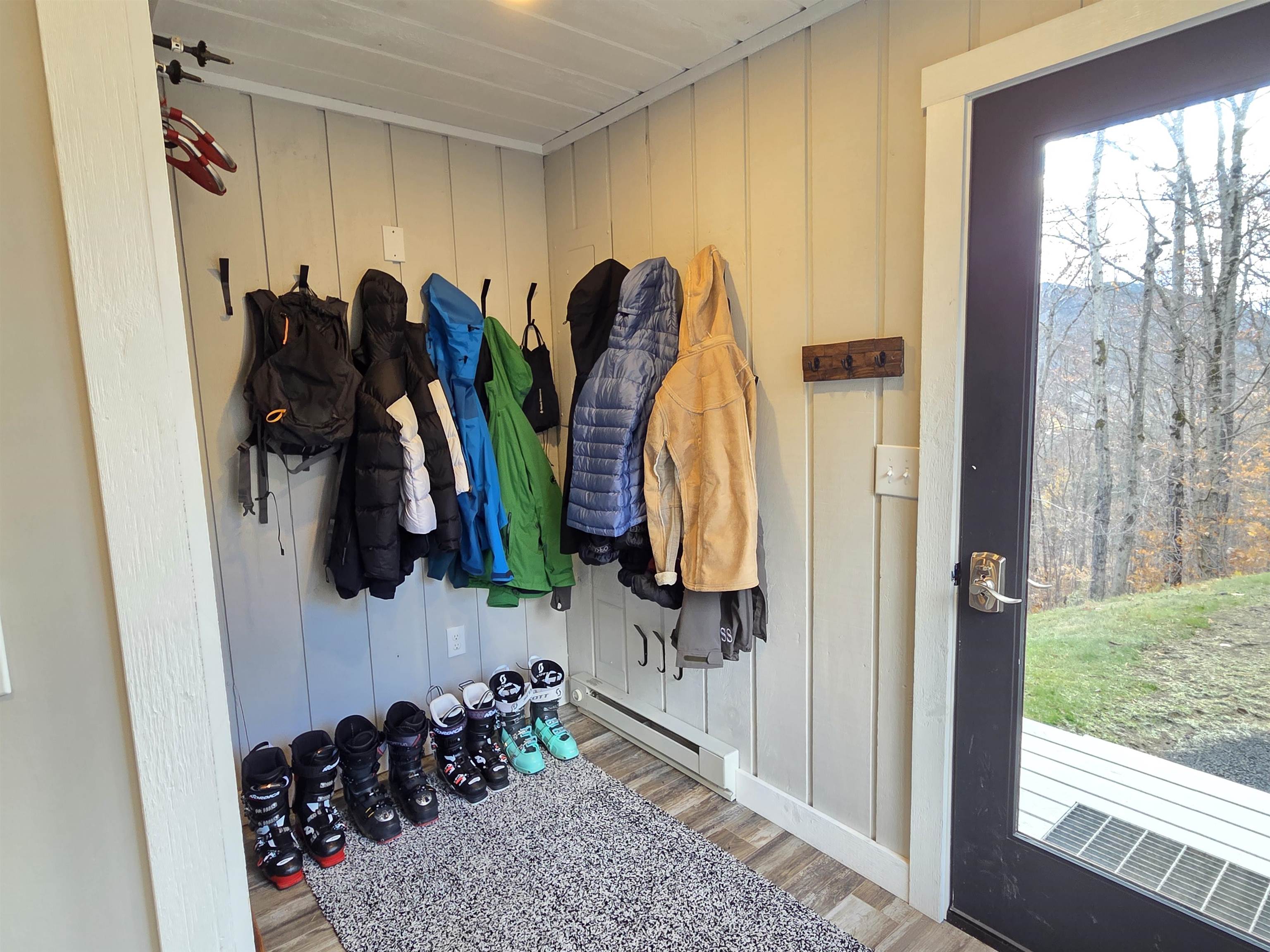 Lincoln, New Hampshire, 03251, United States, 3 Bedrooms Bedrooms, ,2 BathroomsBathrooms,Residential,For Sale,1987969