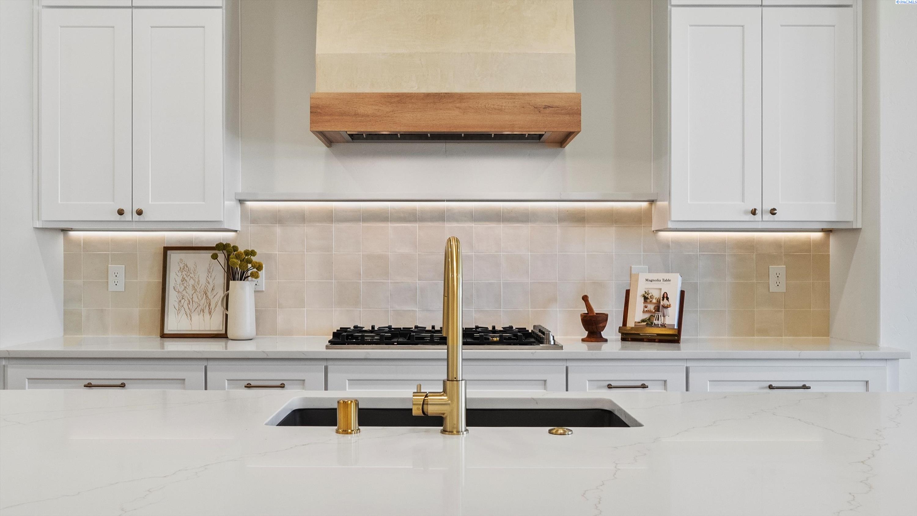 Richland, Washington, 99352, United States, 4 Bedrooms Bedrooms, ,3 BathroomsBathrooms,Residential,For Sale,1996125