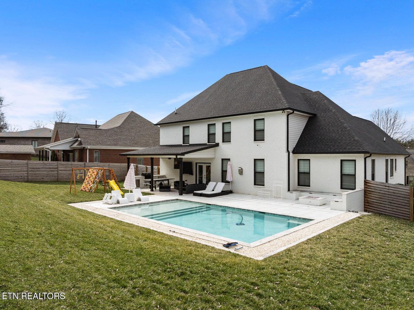 Maryville, Tennessee, 37803, United States, 4 Bedrooms Bedrooms, ,3 BathroomsBathrooms,Residential,For Sale,2003233