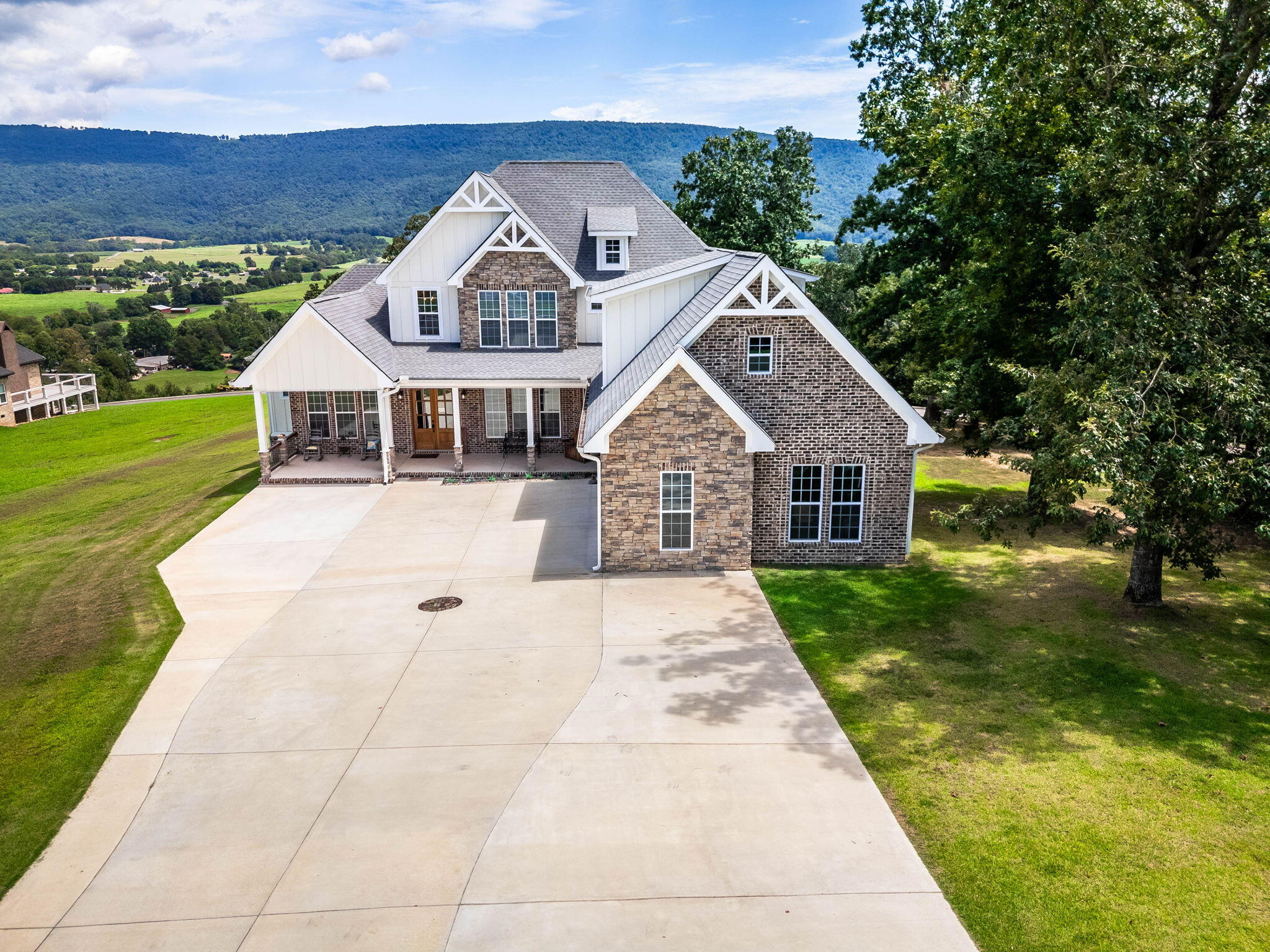 Dunlap, Tennessee, 37327, United States, 4 Bedrooms Bedrooms, ,4 BathroomsBathrooms,Residential,For Sale,1914662