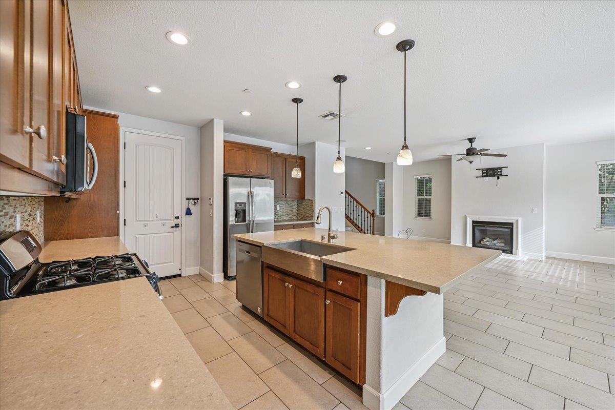 Folsom, California, 95630, United States, 4 Bedrooms Bedrooms, ,3 BathroomsBathrooms,Residential,For Sale,1948899