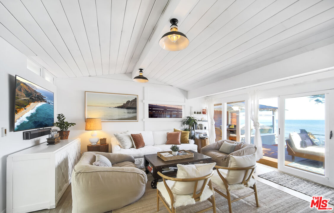 Malibu, California, 90265, United States, 3 Bedrooms Bedrooms, ,2 BathroomsBathrooms,Residential,For Sale,1992051