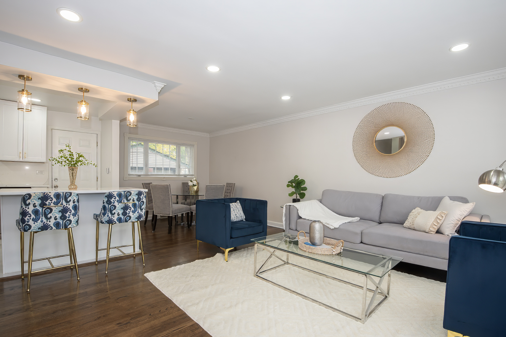 Glenview, Illinois, 60025, United States, 5 Bedrooms Bedrooms, ,3 BathroomsBathrooms,Residential,For Sale,1995942