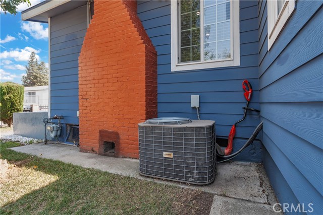 Los Angeles, California, 90042, United States, 2 Bedrooms Bedrooms, ,2 BathroomsBathrooms,Residential,For Sale,1893360