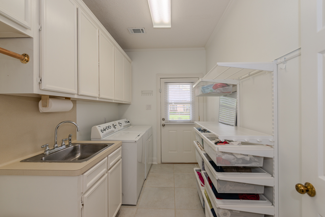 Beaumont, Texas, 77706, United States, 5 Bedrooms Bedrooms, ,4 BathroomsBathrooms,Residential,For Sale,1892171