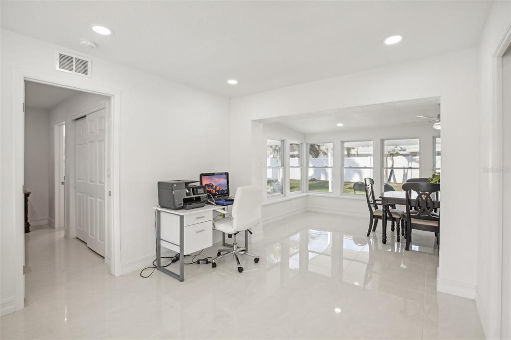 St Petersburg, Florida, 33710, United States, 3 Bedrooms Bedrooms, ,2 BathroomsBathrooms,Residential,For Sale,1849004
