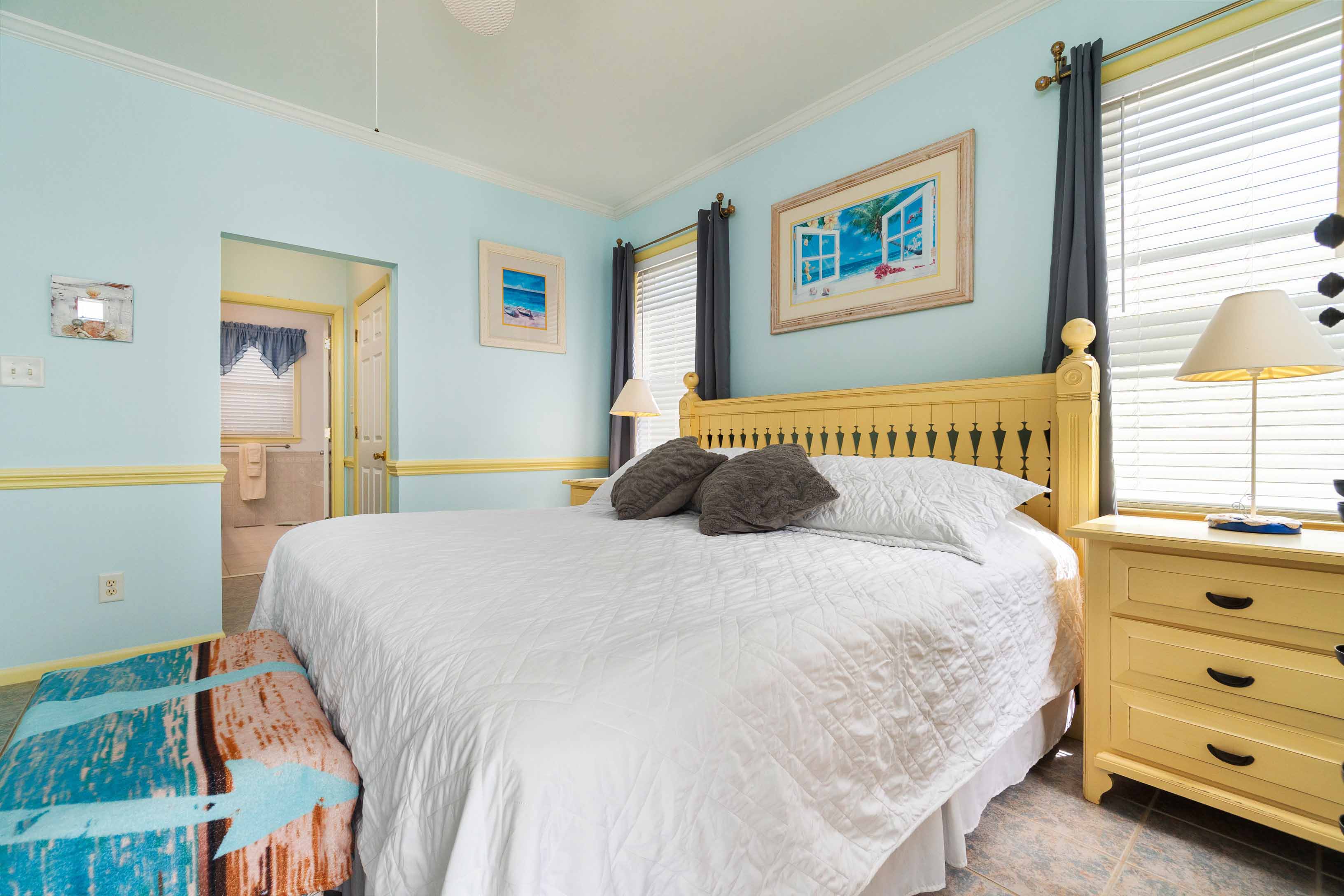 Oriental, North Carolina, 28571, United States, 4 Bedrooms Bedrooms, ,4 BathroomsBathrooms,Residential,For Sale,1944868