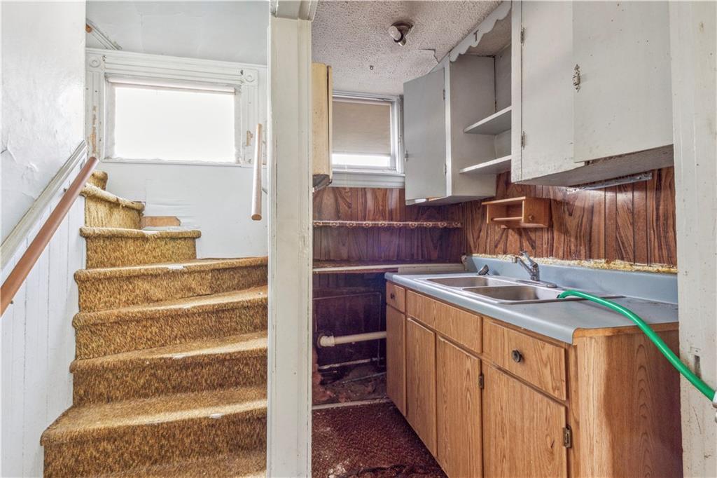 Providence, Rhode Island, 02905, United States, 6 Bedrooms Bedrooms, ,3 BathroomsBathrooms,Residential,For Sale,1928743
