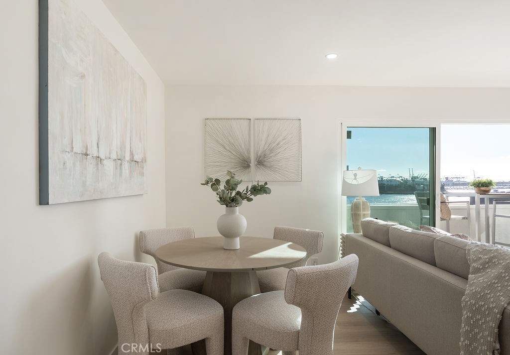 Long Beach, California, 90802, United States, 2 Bedrooms Bedrooms, ,2 BathroomsBathrooms,Residential,For Sale,1994707