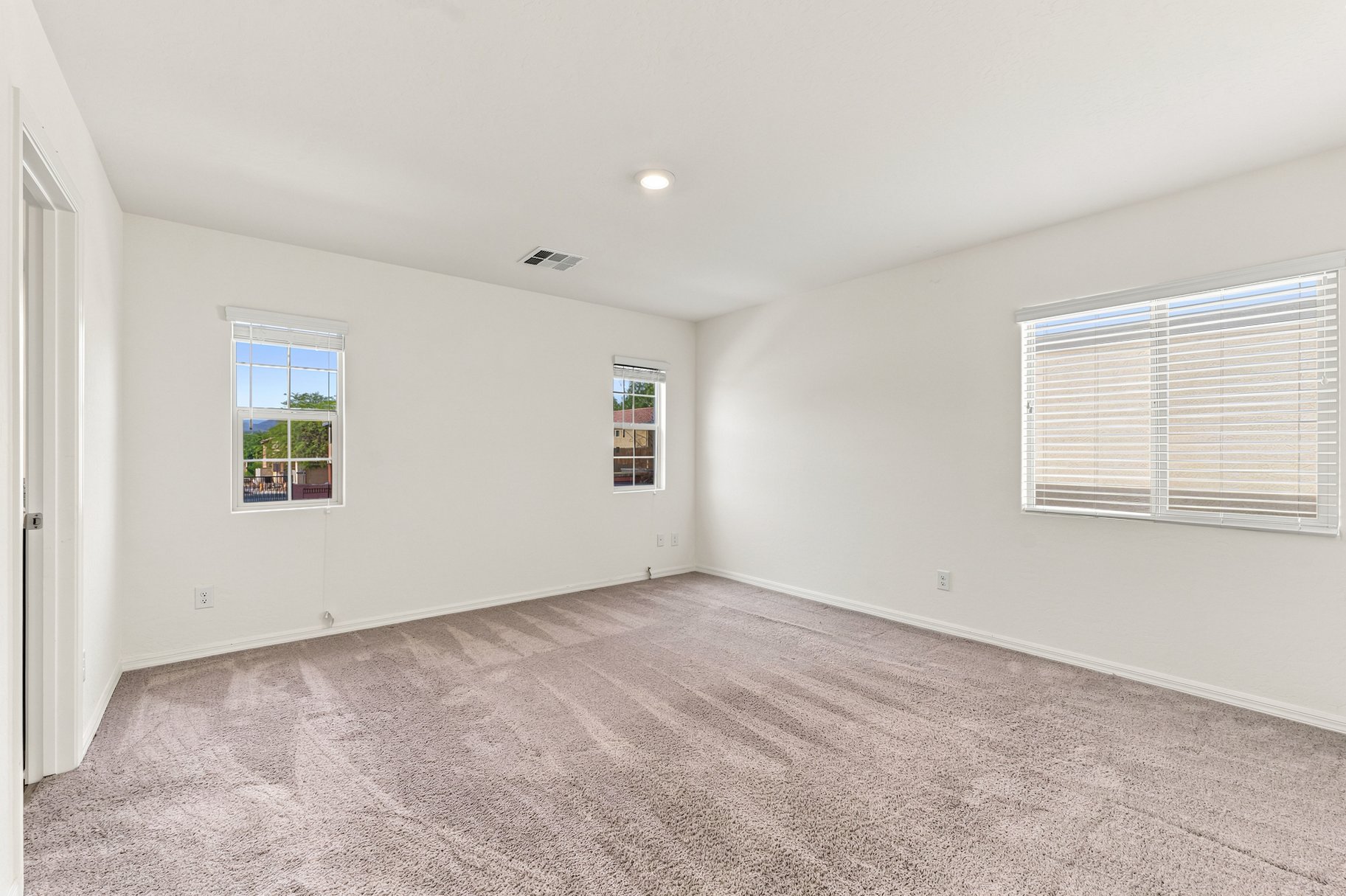  Move-In Ready Home with Great Investment Potential - 物件實景