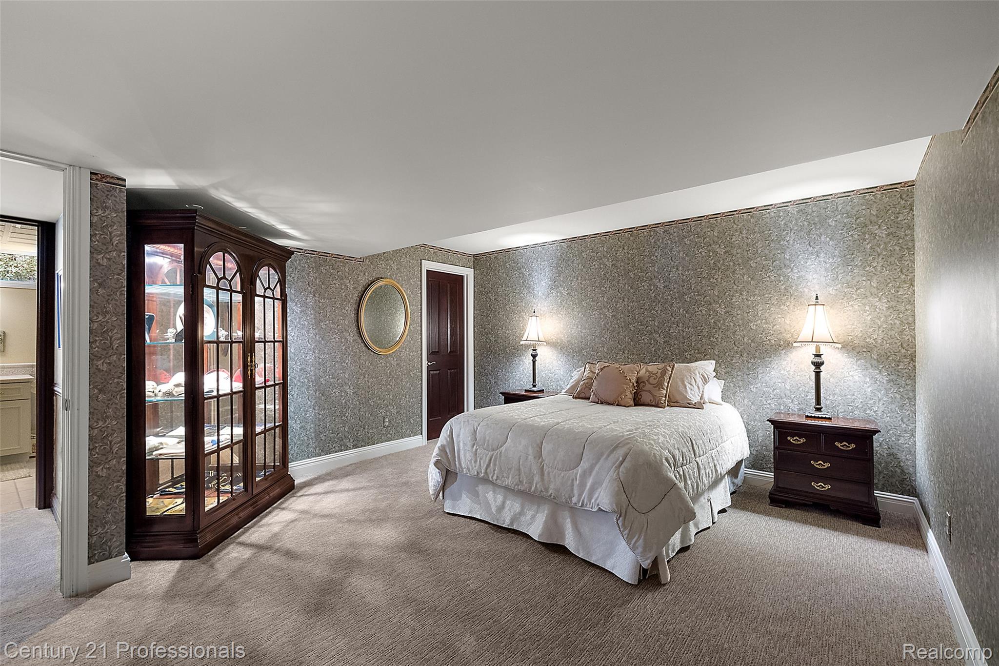 GrandBlanc, Michigan, 48439, United States, 4 Bedrooms Bedrooms, ,5 BathroomsBathrooms,Residential,For Sale,1980457