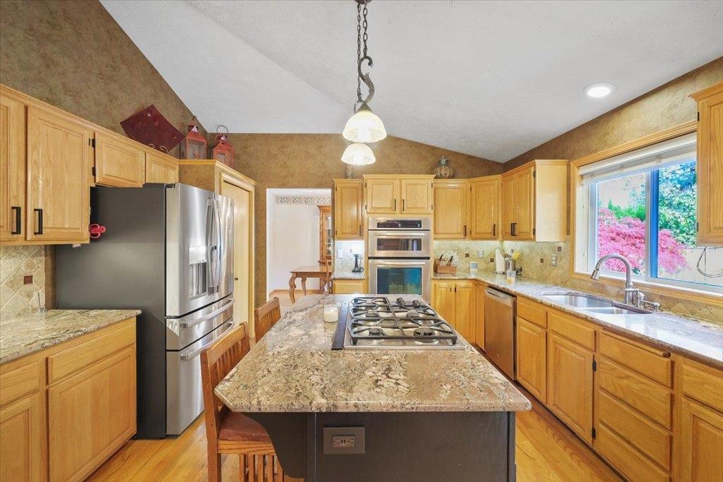 Spokane, Washington, 99223, United States, 5 Bedrooms Bedrooms, ,4 BathroomsBathrooms,Residential,For Sale,1988126