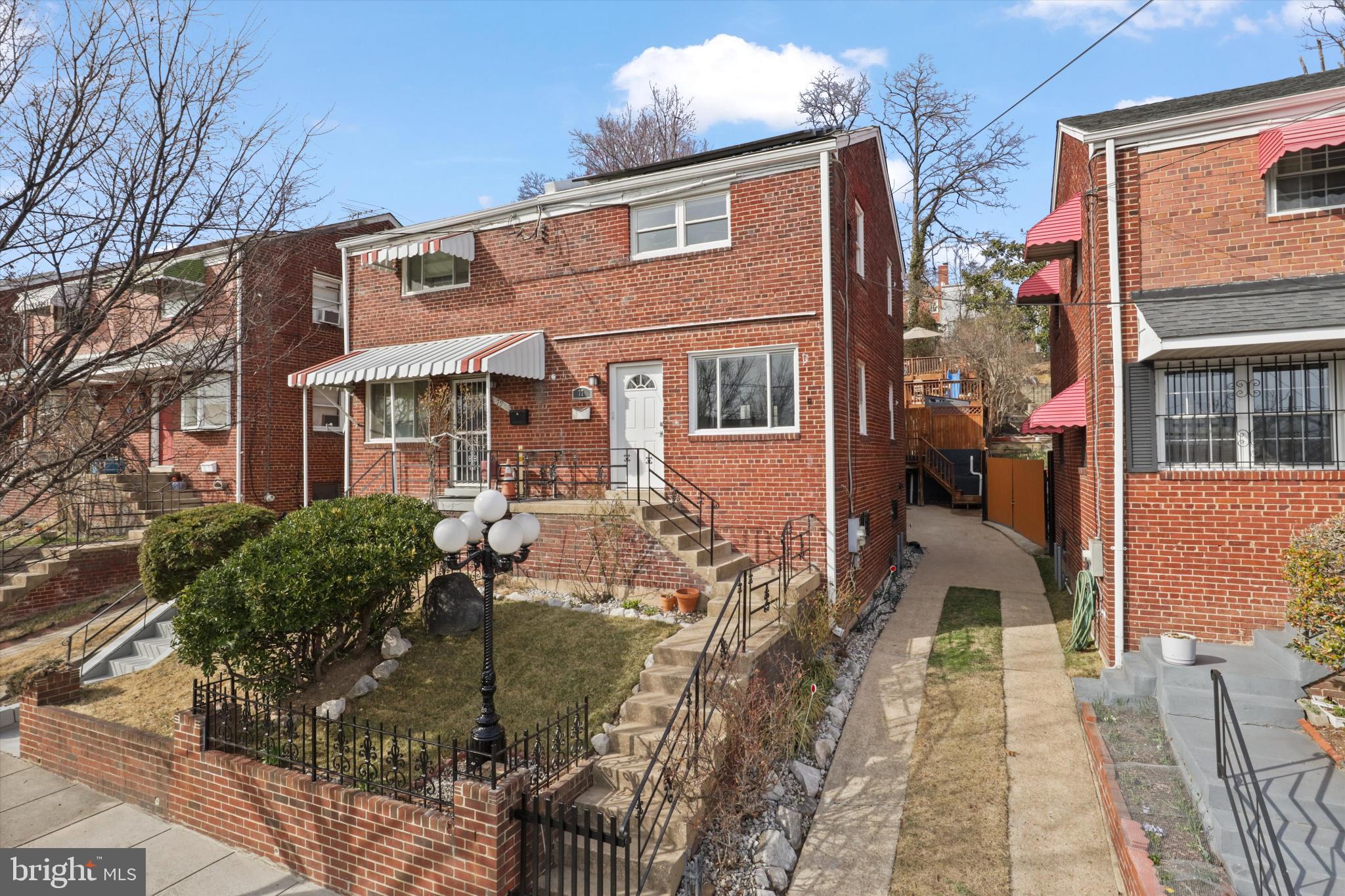 Washington, District of Columbia, 20012, United States, 2 Bedrooms Bedrooms, ,2 BathroomsBathrooms,Residential,For Sale,1983758