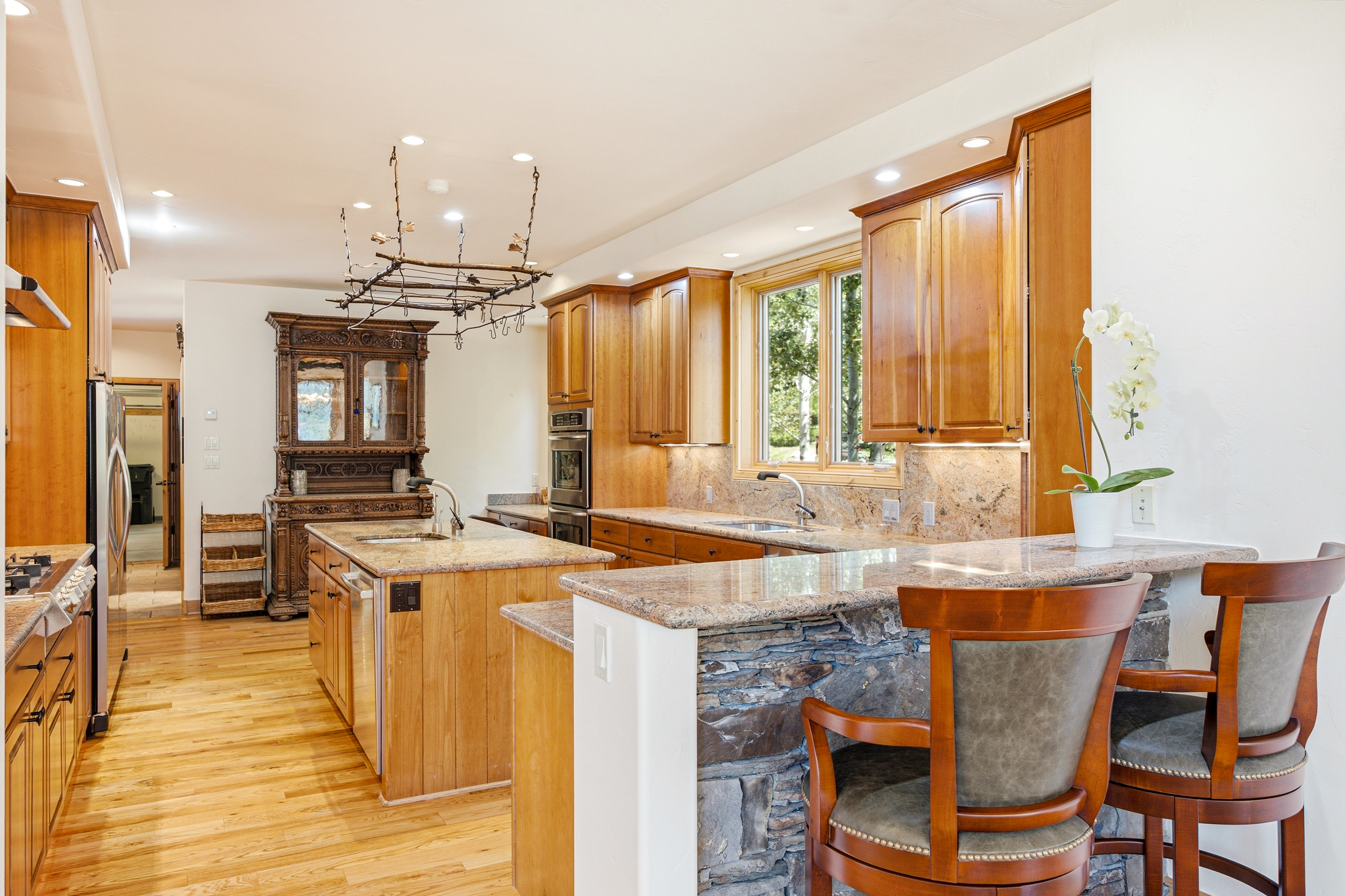  Custom-built, Single-family Home in the Exclusive Grand Traverse Neighborhood - 物件實景
