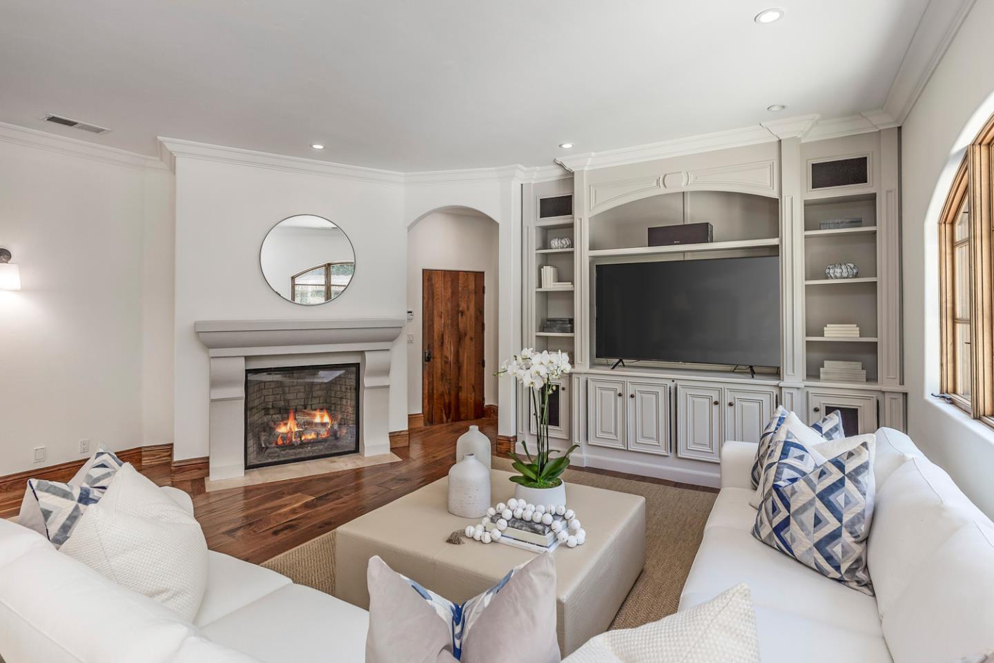 Menlo Park, California, 94025, United States, 5 Bedrooms Bedrooms, ,7 BathroomsBathrooms,Residential,For Sale,1941806
