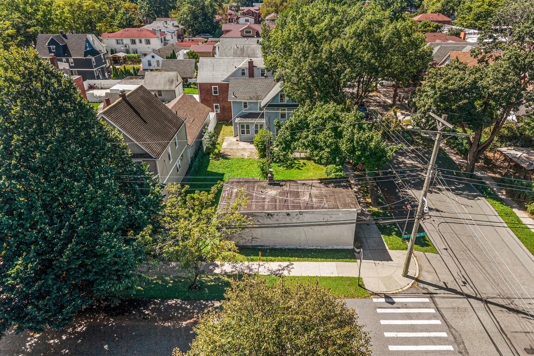  209-72 45th Drive, Bayside, NY, 11361 - 物件實景