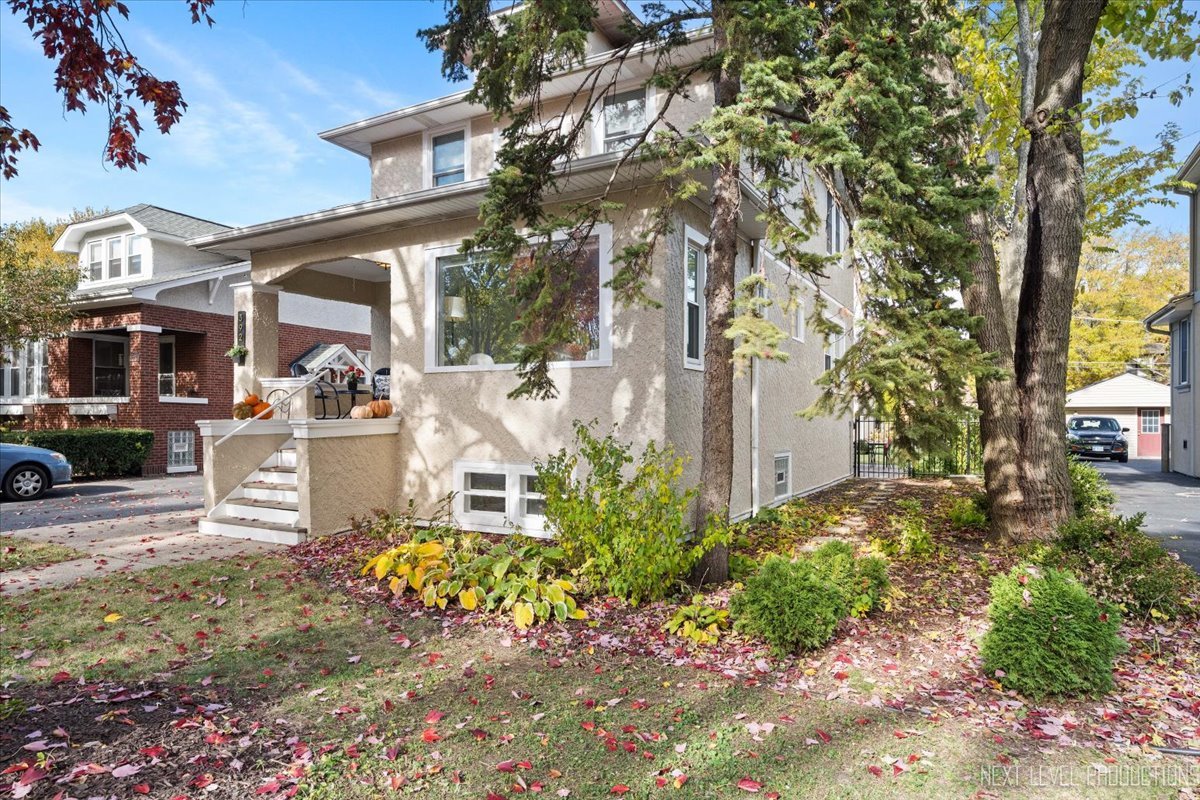 Riverside, Illinois, 60546, United States, 3 Bedrooms Bedrooms, ,3 BathroomsBathrooms,Residential,For Sale,1988558