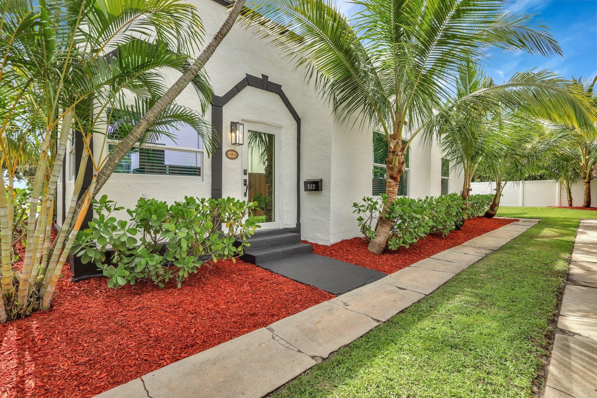 West Palm Beach, Florida, 33401, United States, 2 Bedrooms Bedrooms, ,1 BathroomBathrooms,Residential,For Sale,1942586