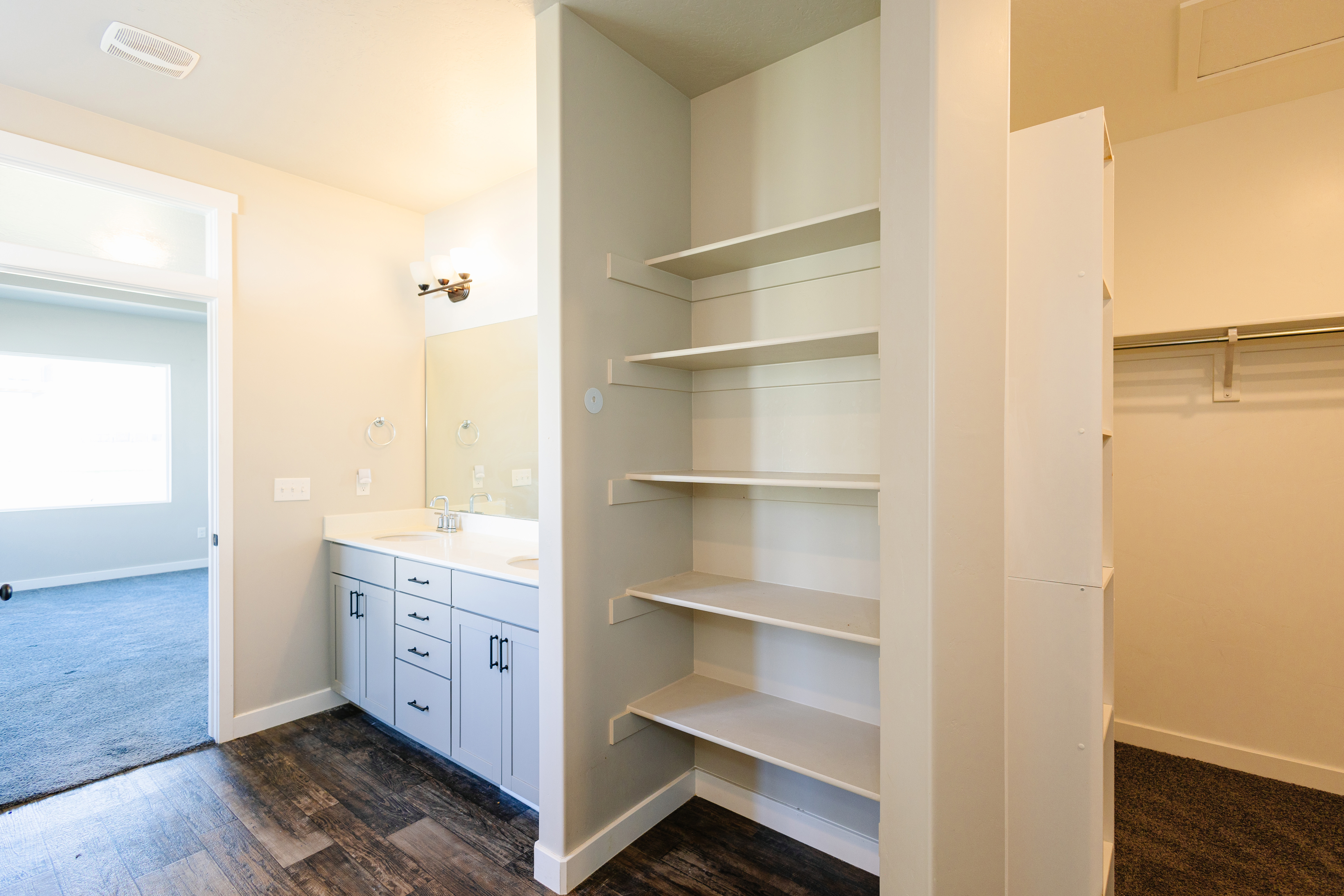 Santaquin, Utah, 84655, United States, 5 Bedrooms Bedrooms, ,5 BathroomsBathrooms,Residential,For Sale,1977423